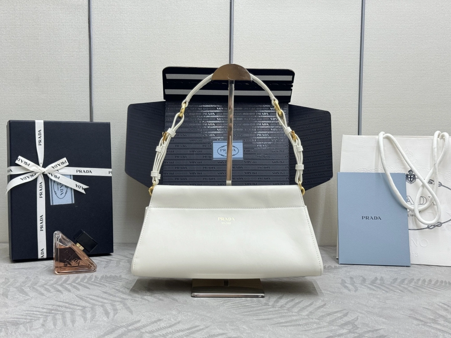 MOMO-- Pr141 1BC262-2HIA-F0009-V-SOO high quality version Enchaîné item:E-B000K0717