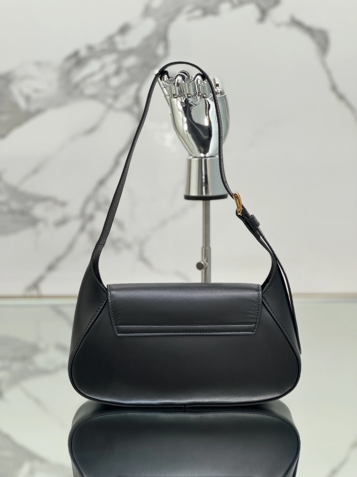 MOMO-- Pr141 1BD358_2AIX_F0002_V_OOO cowhide item:D-B225K1030