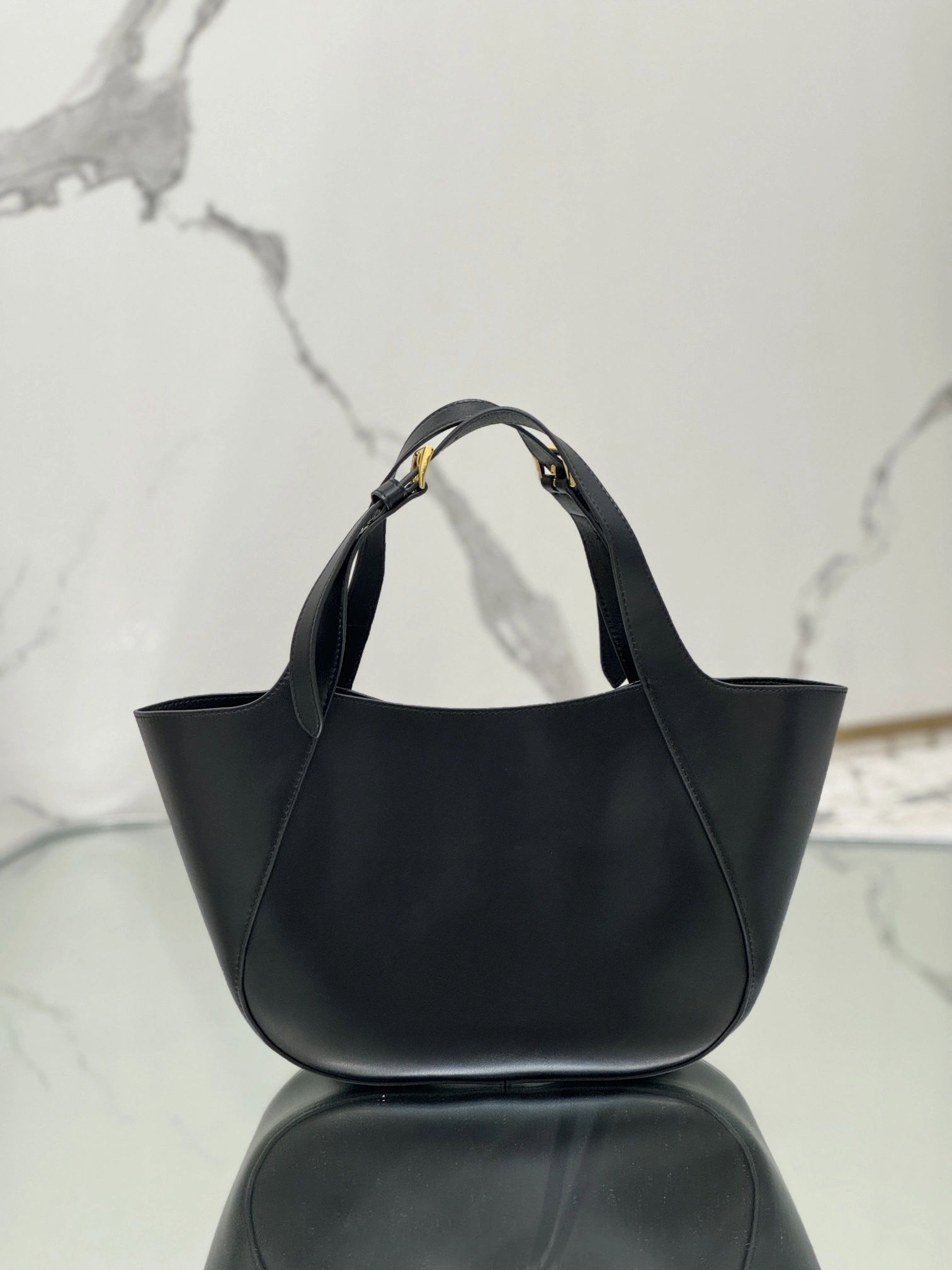 MOMO-- Pr141 1BG483_2AIX_F0002_V_OOO Calfskin sheepskin item:D-B225K1028