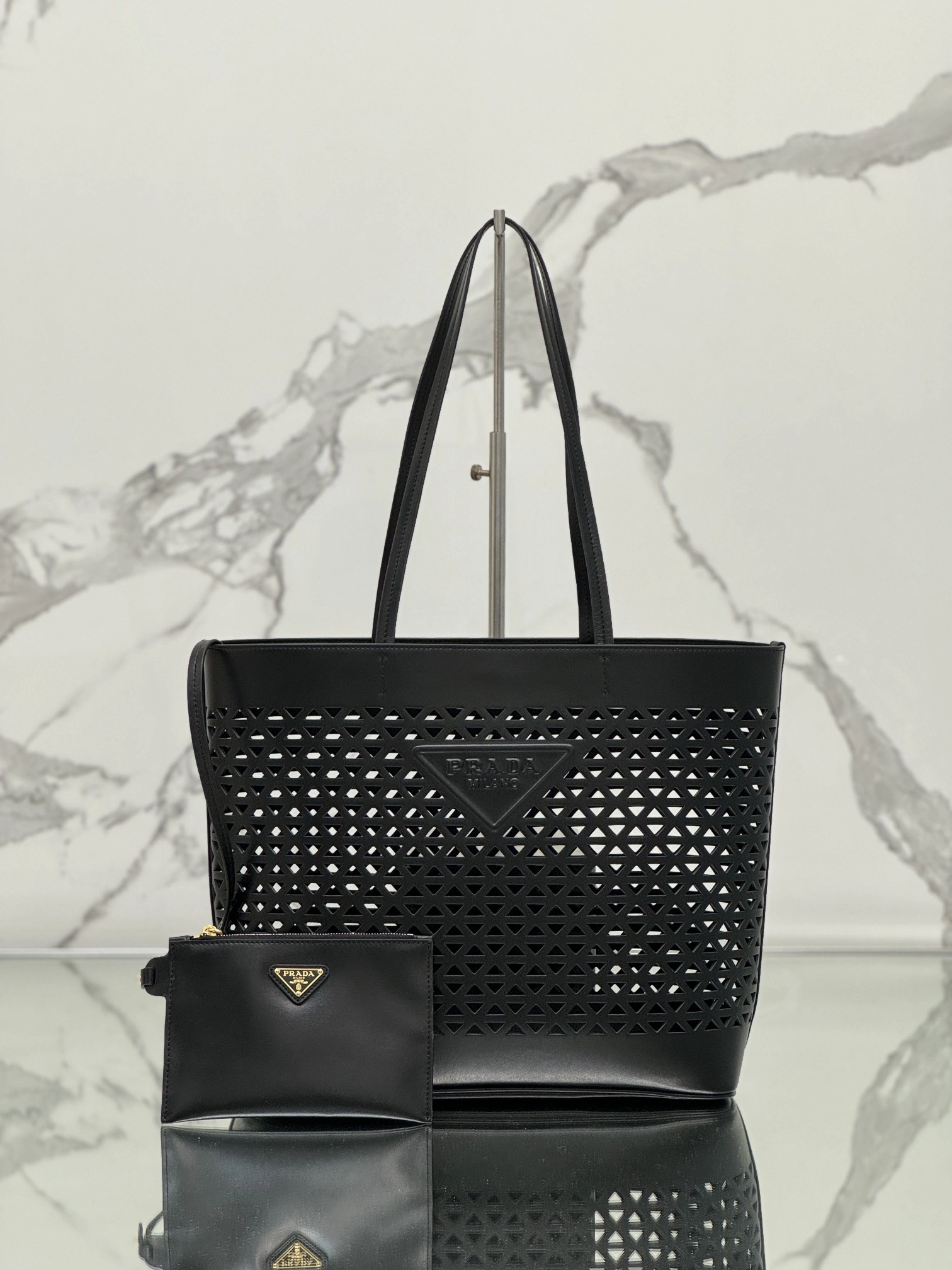 MOMO-- Pr141 1BG503_2CY4_F0002_V_OOO Calfskin item:D-B000K1021