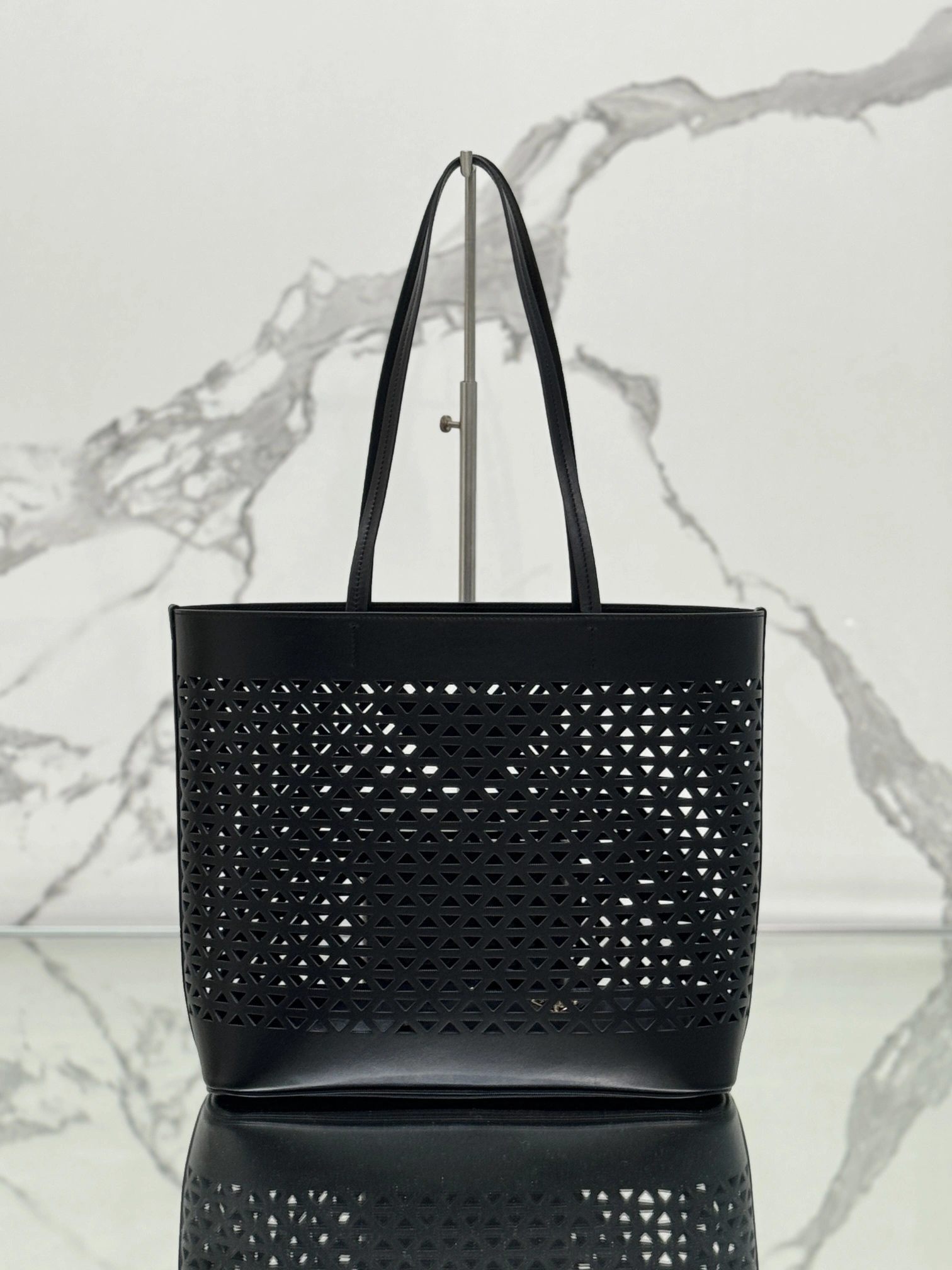 MOMO-- Pr141 1BG503_2CY4_F0002_V_OOO Calfskin item:D-B000K1021