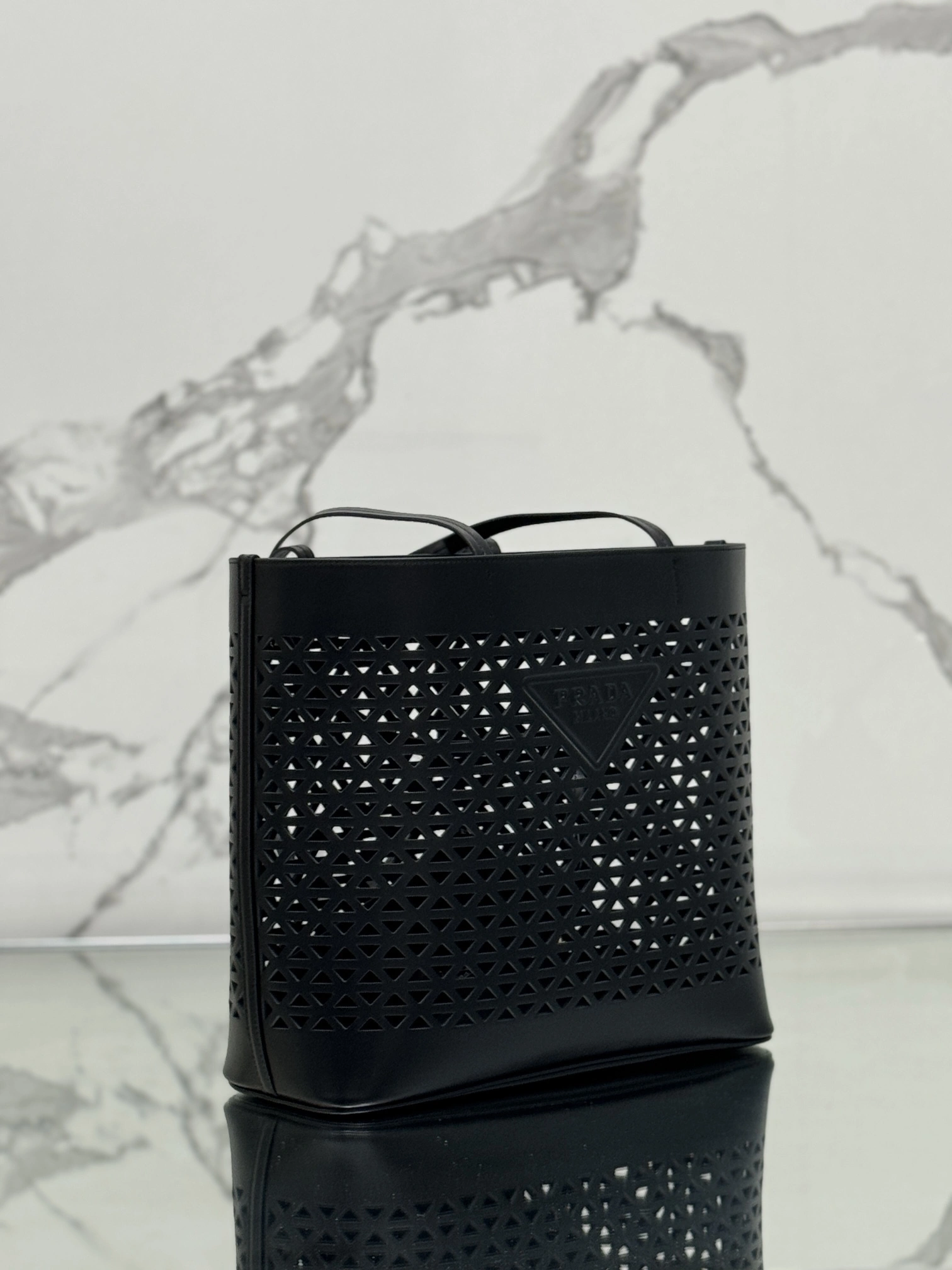 MOMO-- Pr141 1BG503_2CY4_F0002_V_OOO Calfskin item:D-B000K1021
