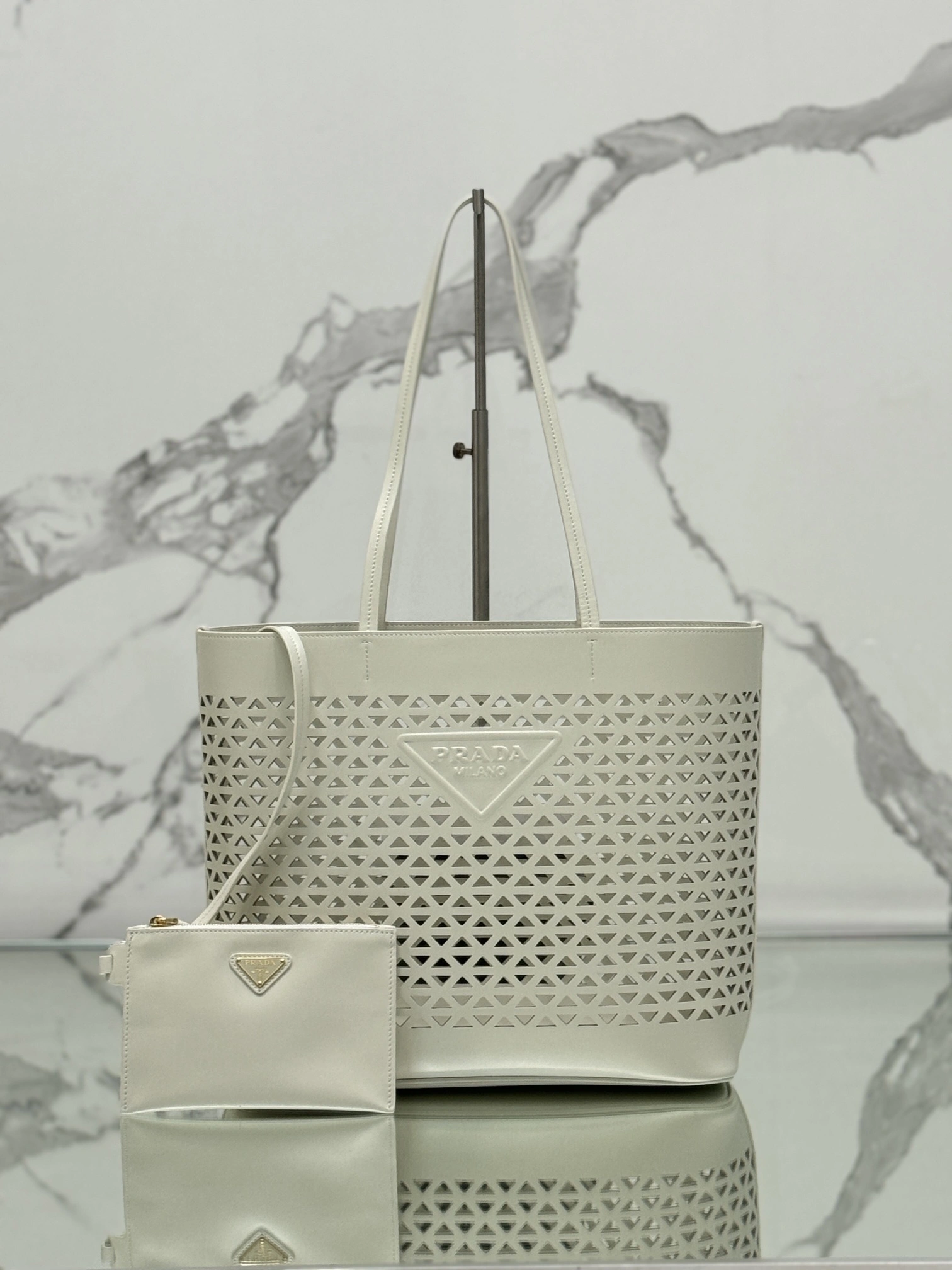 MOMO-- Pr141 1BG503_2CY4_F0009_V_OOO Calfskin item:D-B000K1002
