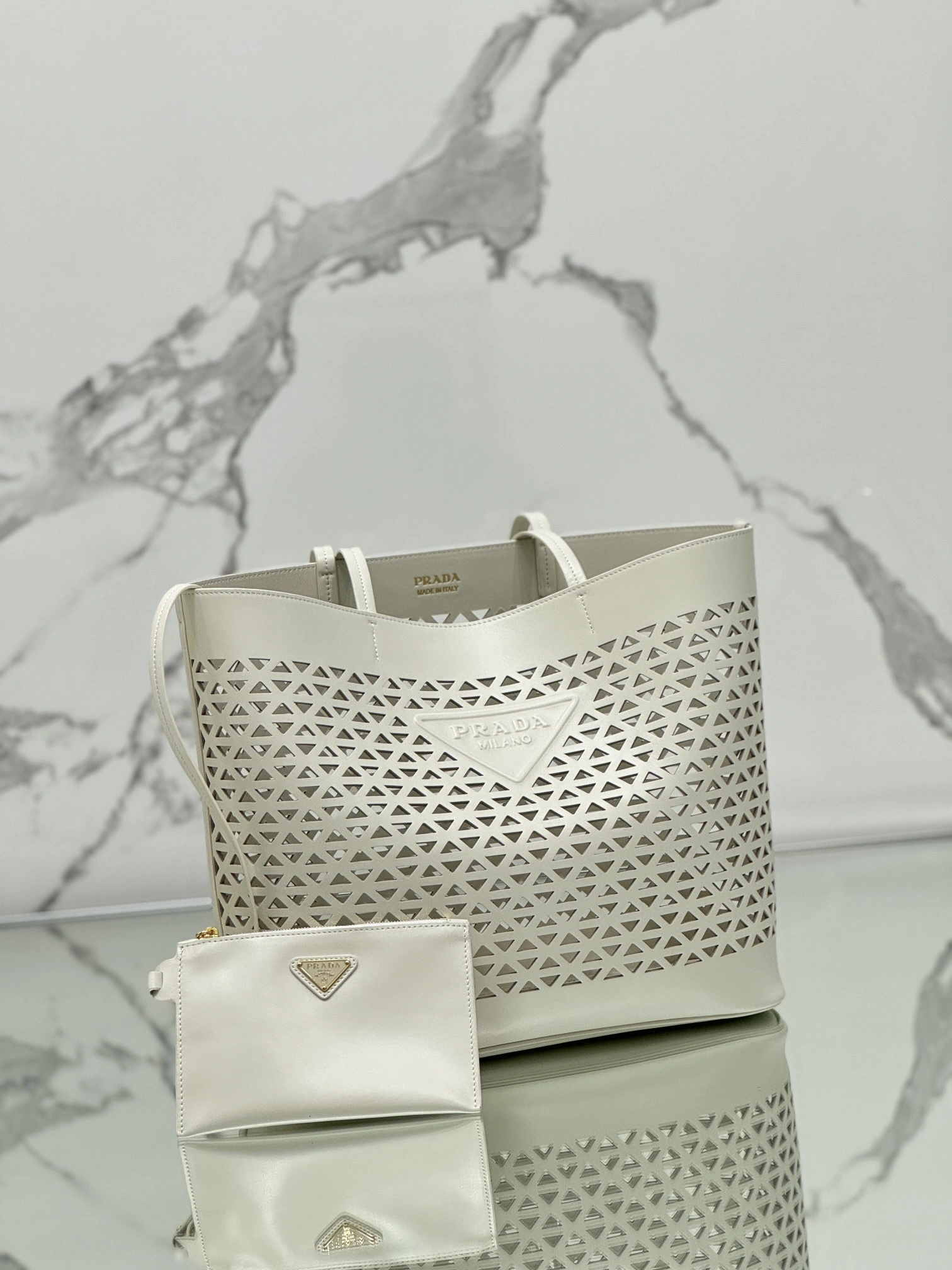 MOMO-- Pr141 1BG503_2CY4_F0009_V_OOO Calfskin item:D-B000K1002