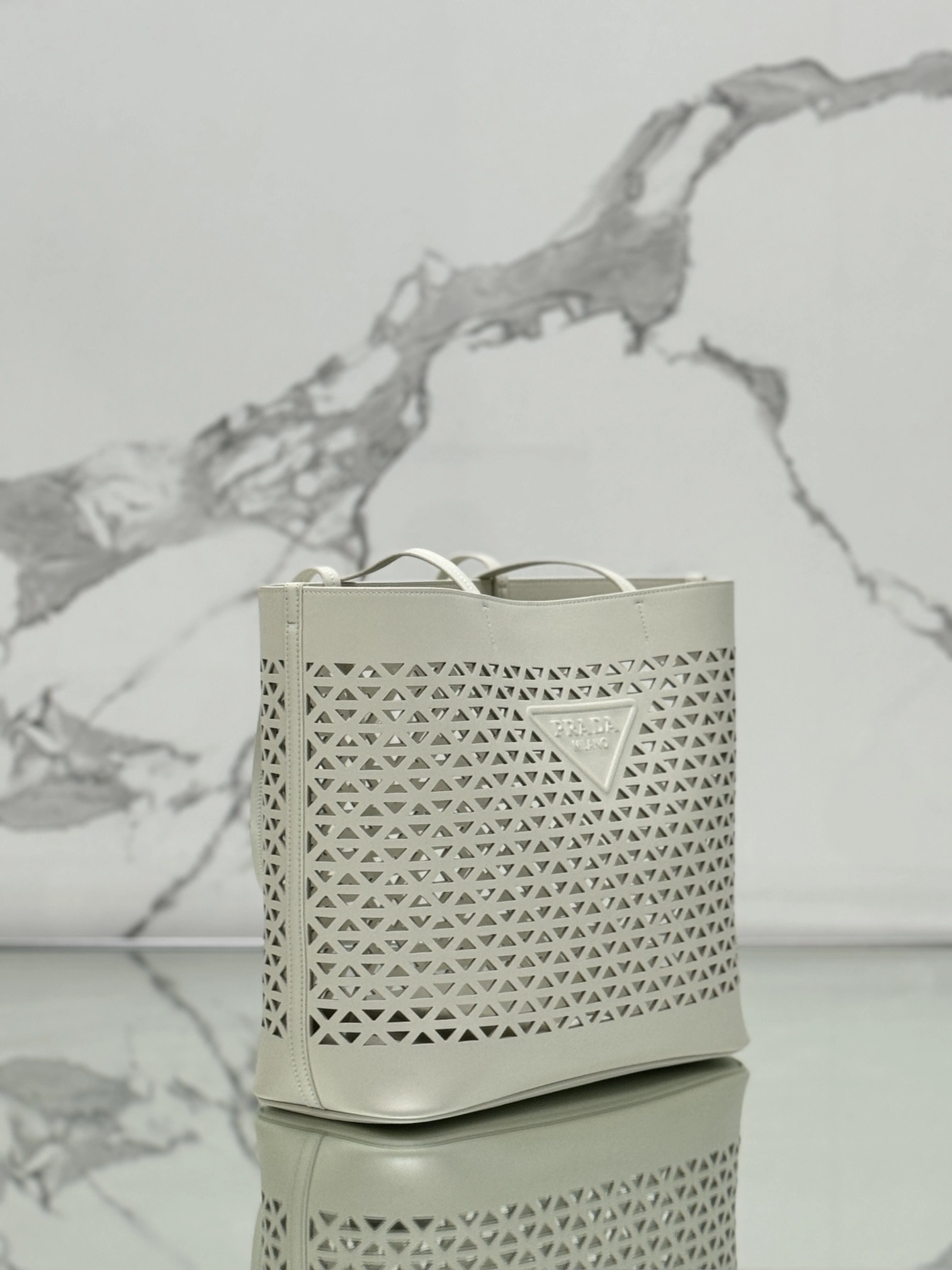 MOMO-- Pr141 1BG503_2CY4_F0009_V_OOO Calfskin item:D-B000K1002