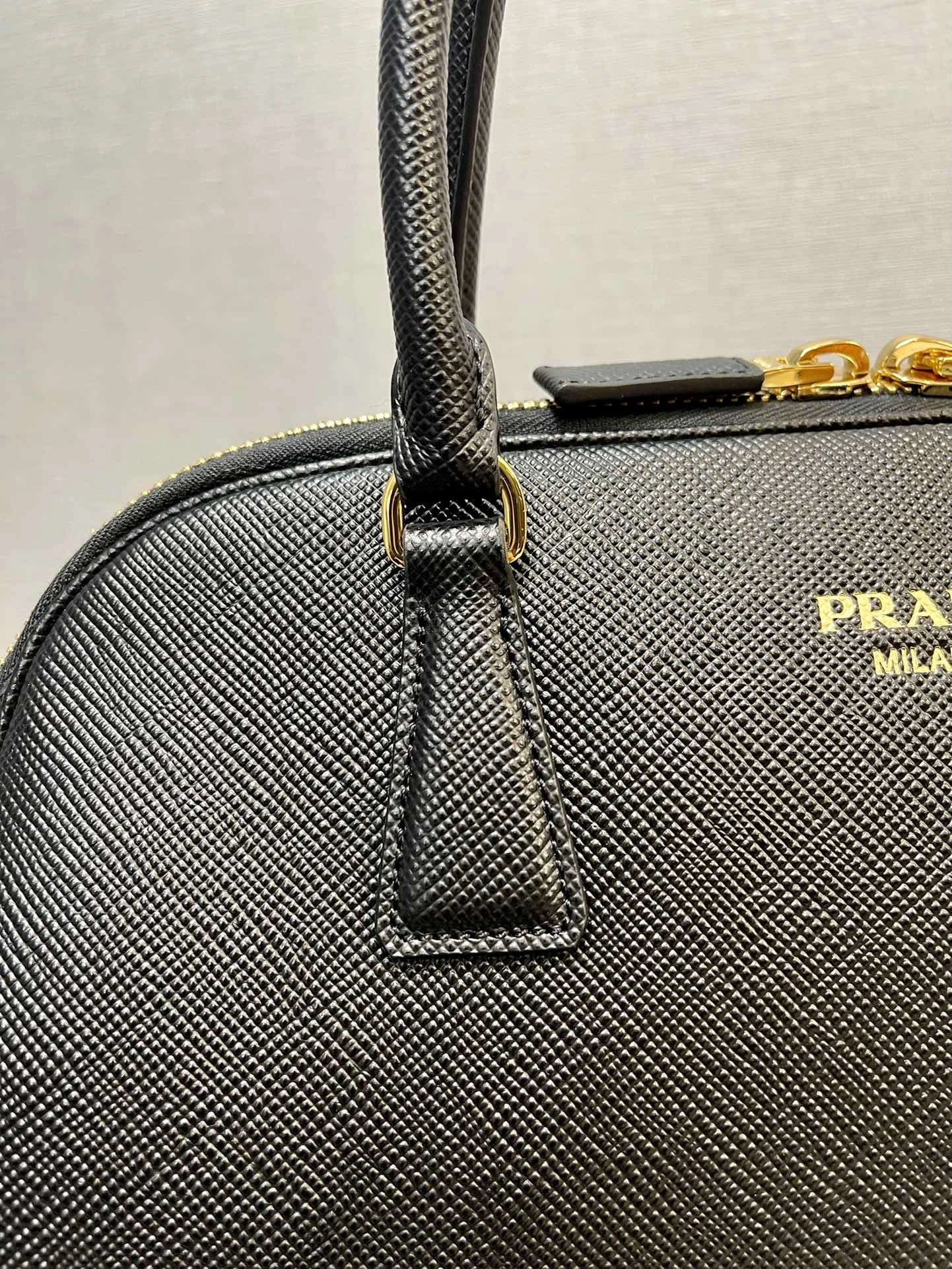 MOMO-- Pr141 1BG524_2A4A_F0002_V_MOO cowhide Saffiano item:D-B993K1019