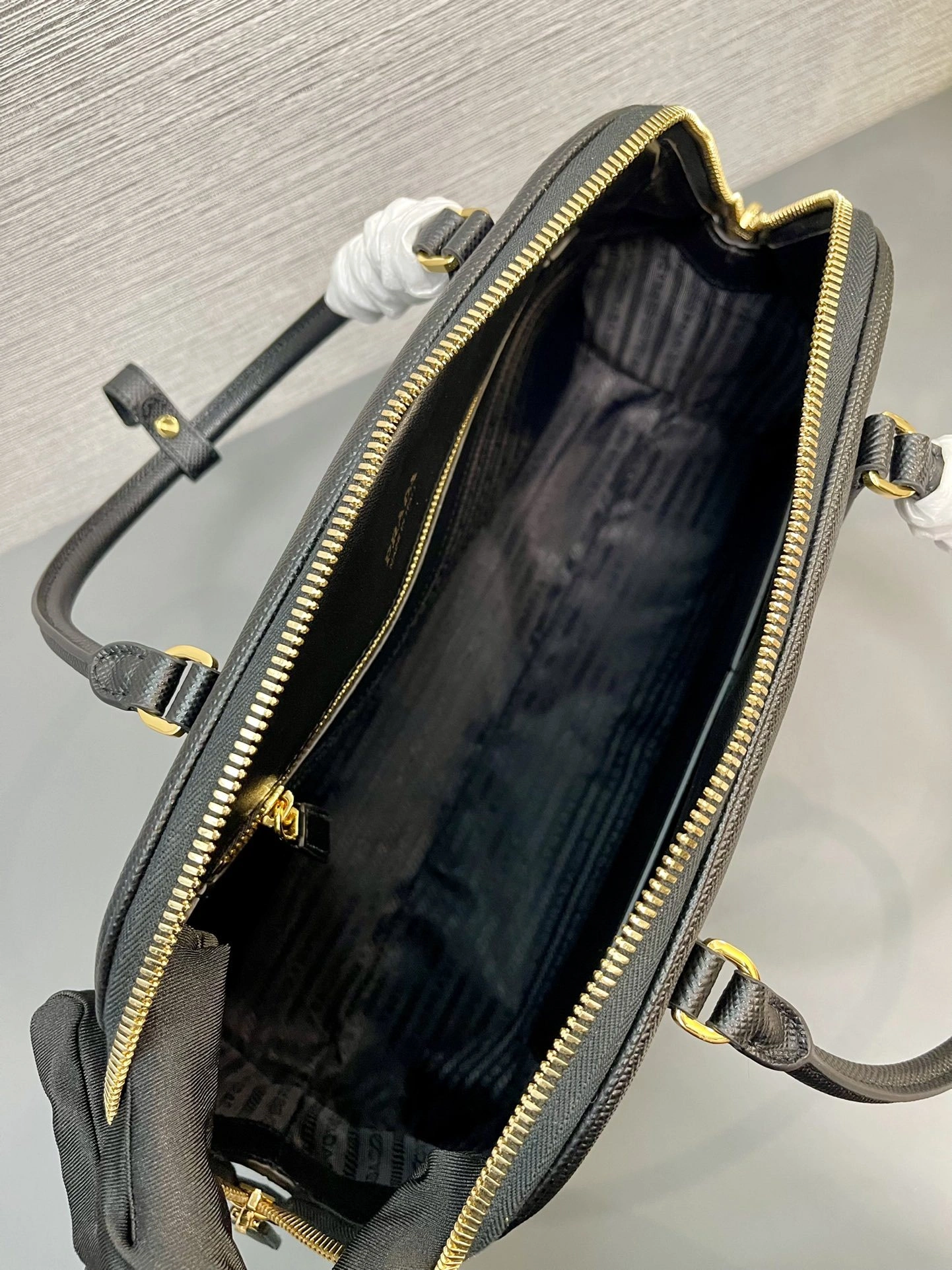 MOMO-- Pr141 1BG524_2A4A_F0002_V_MOO cowhide Saffiano item:D-B993K1019