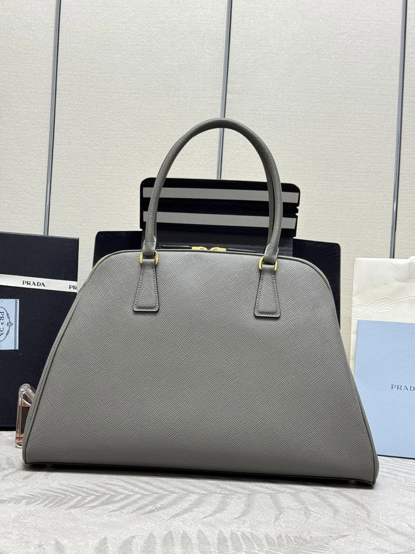 MOMO-- Pr141 1BG524_2A4A_F03HH_V_MOO cowhide item:D-B000K1005