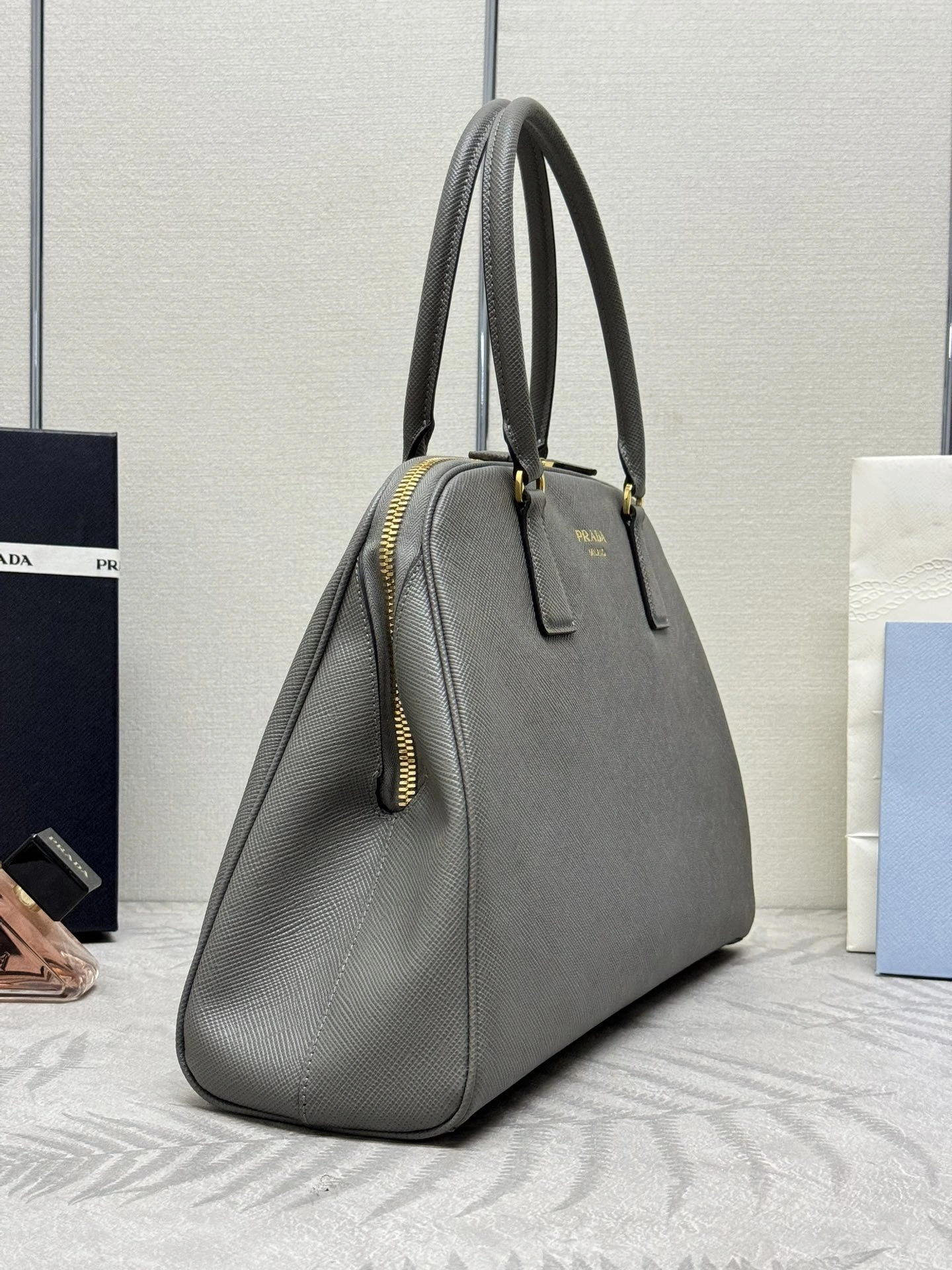 MOMO-- Pr141 1BG524_2A4A_F03HH_V_MOO cowhide item:D-B000K1005