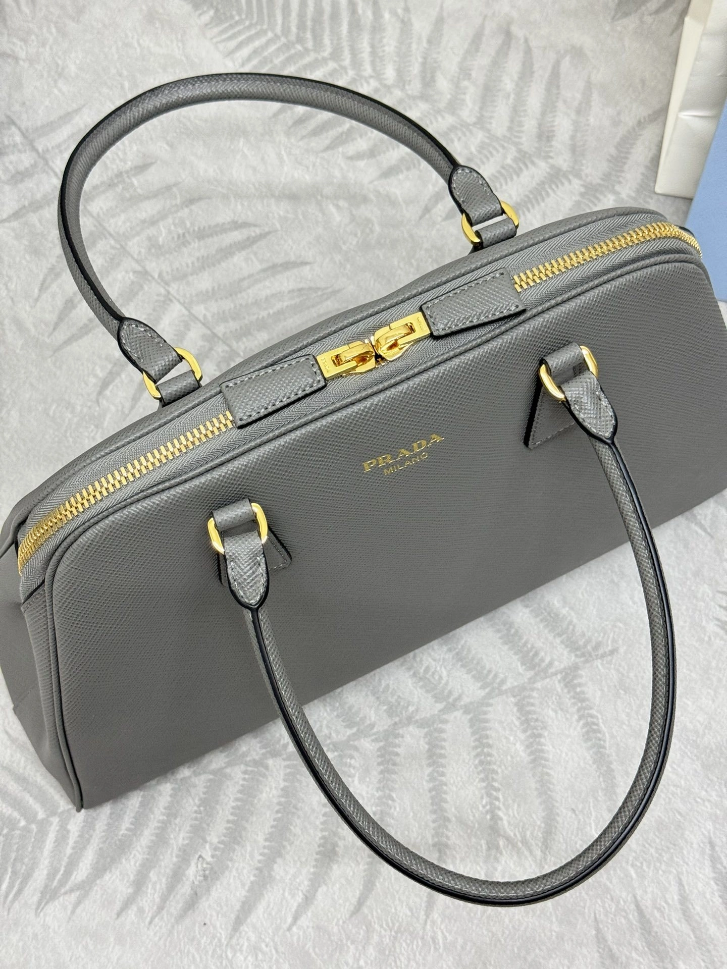 MOMO-- Pr141 1BG524_2A4A_F03HH_V_MOO cowhide item:D-B000K1005