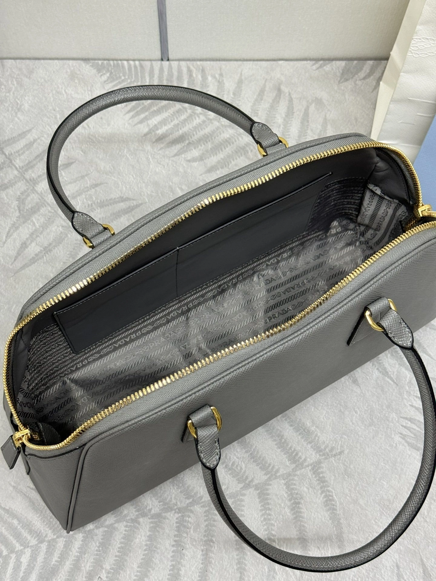 MOMO-- Pr141 1BG524_2A4A_F03HH_V_MOO cowhide item:D-B000K1005