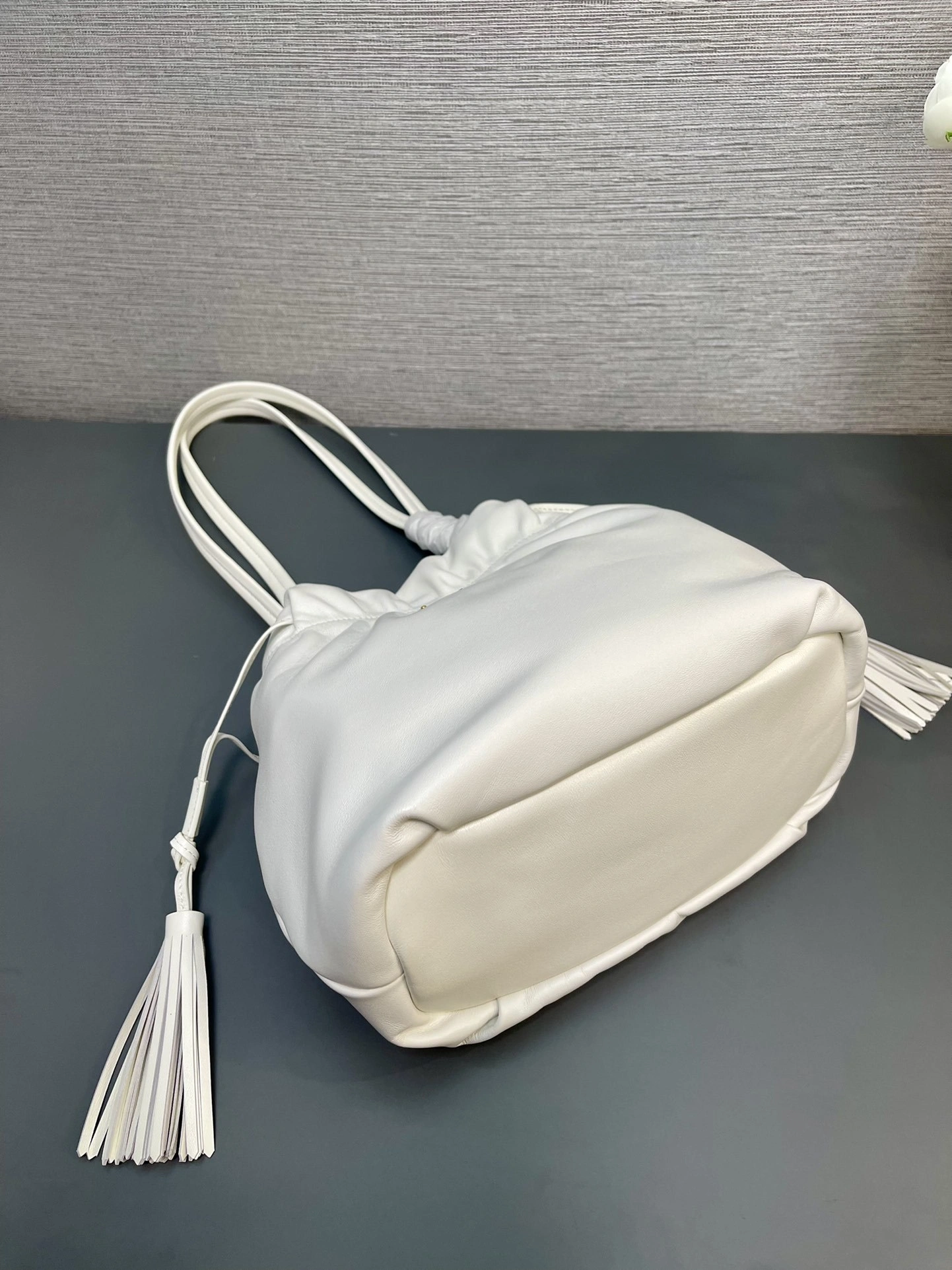 MOMO-- Pr141 1BG541_2DX8_F0009_V_OOO 1BG541_2DX8_F0009 sheepskin item:D-B063G2074