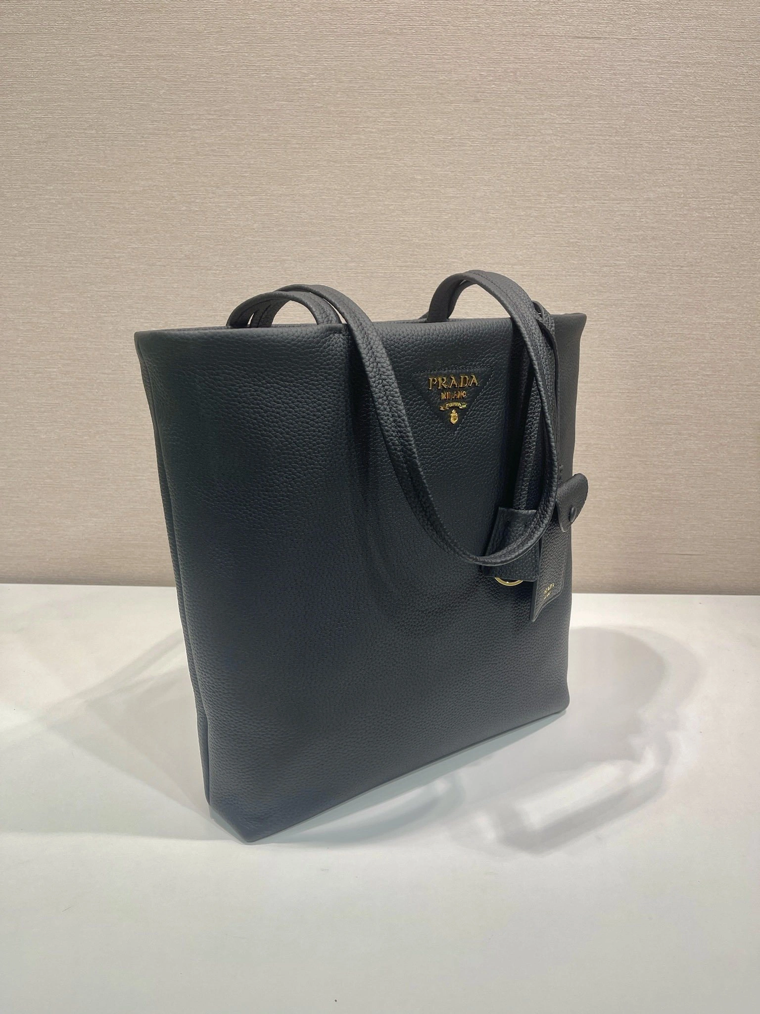 MOMO-- Pr141 1BG550_2DKV_F0002_V_ONT cowhide item:E-B000D1550