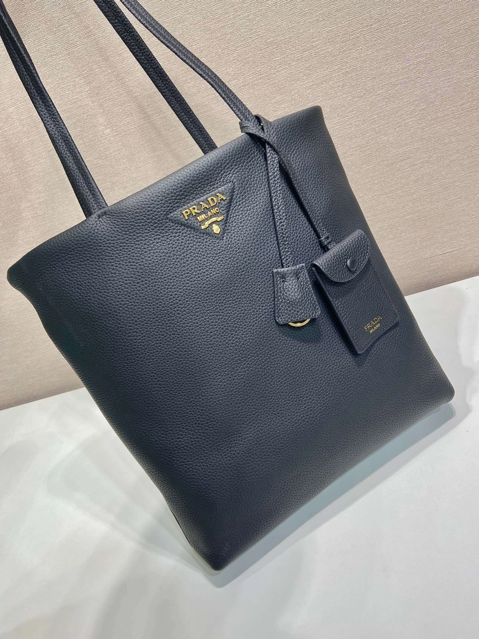 MOMO-- Pr141 1BG550_2DKV_F0002_V_ONT cowhide item:E-B000D1550