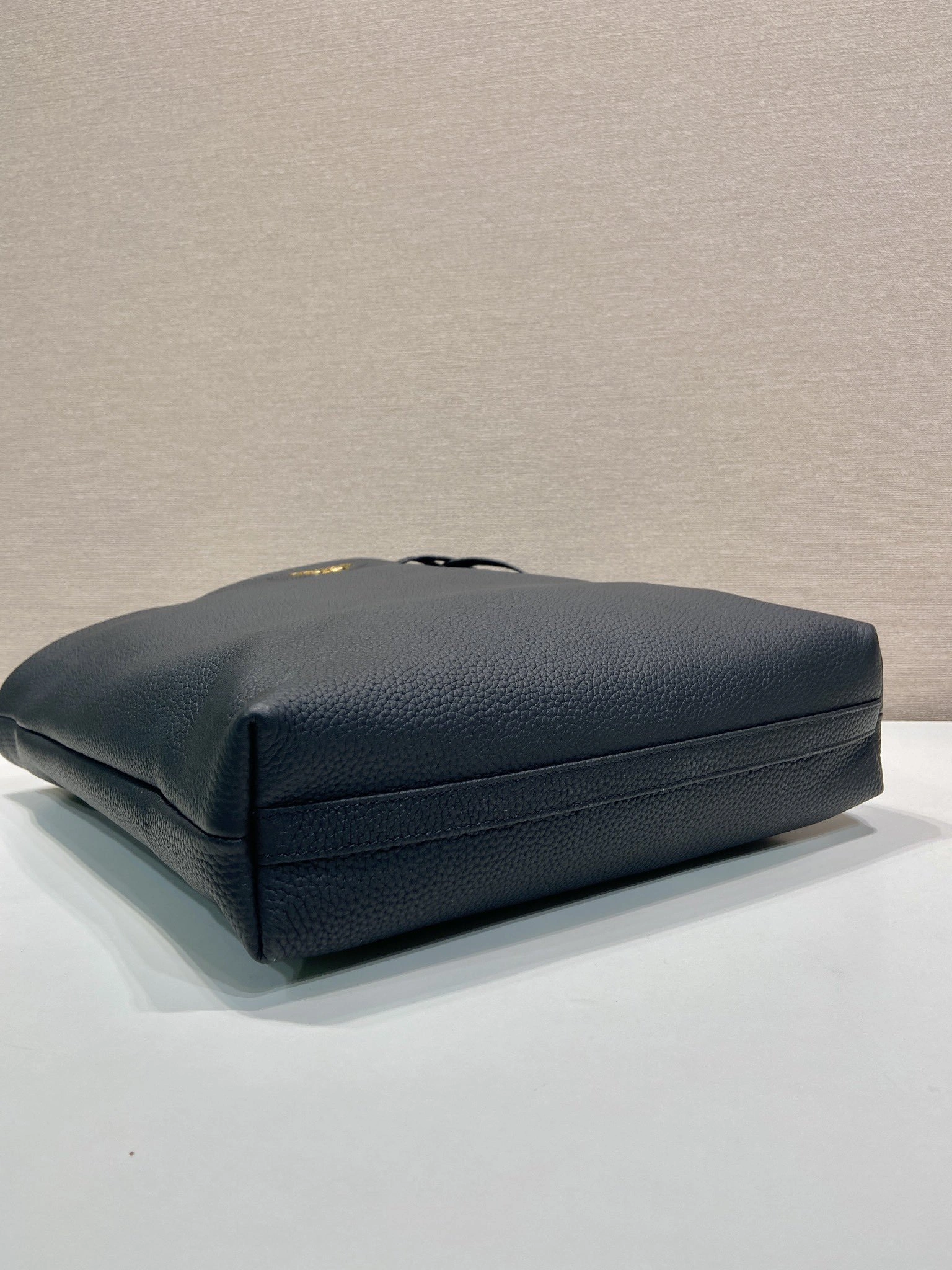 MOMO-- Pr141 1BG550_2DKV_F0002_V_ONT cowhide item:E-B000D1550