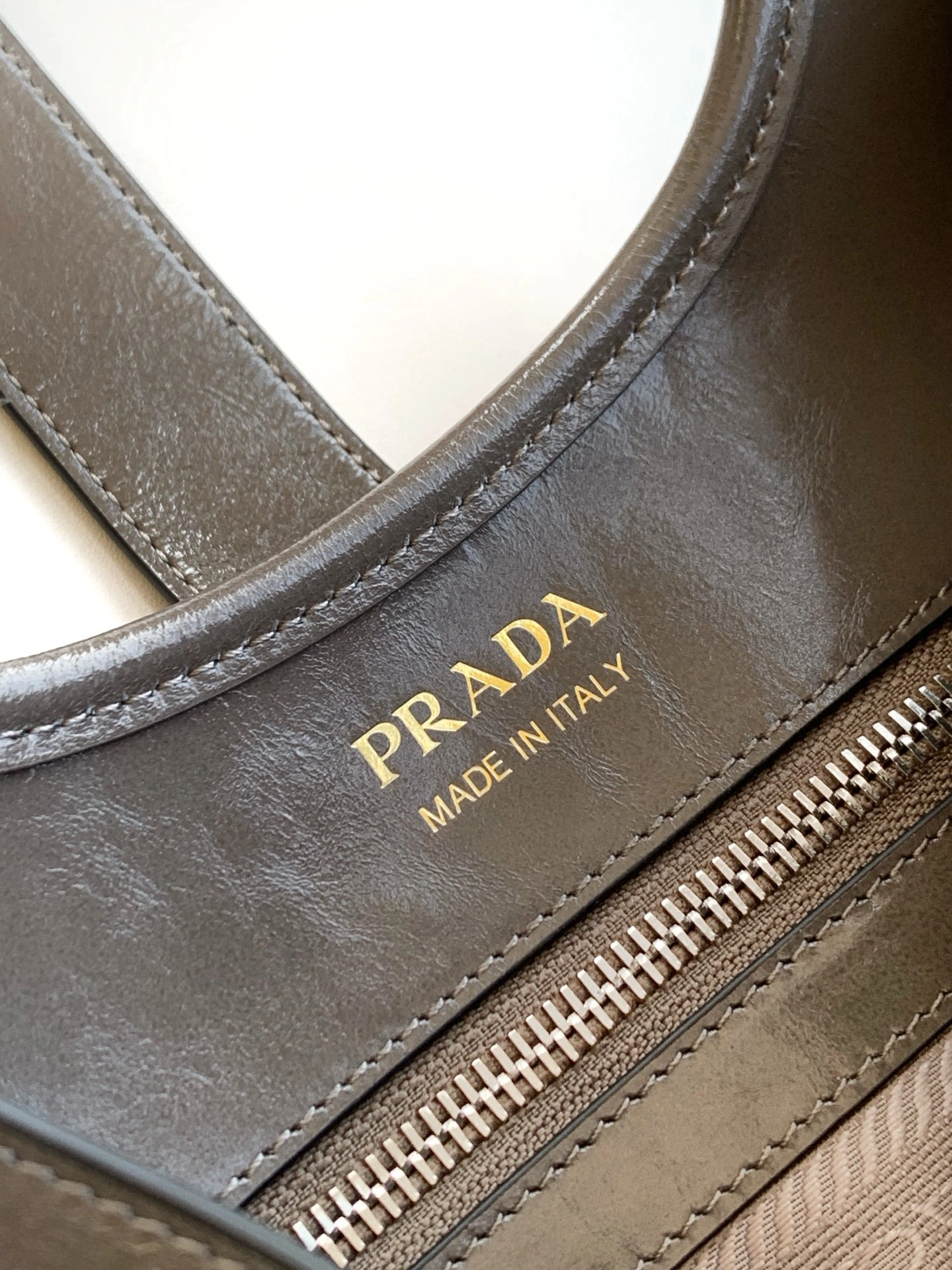 MOMO-- Pr141 1BG563_2CYR_F03SF waxed skin item:E-B177D1565