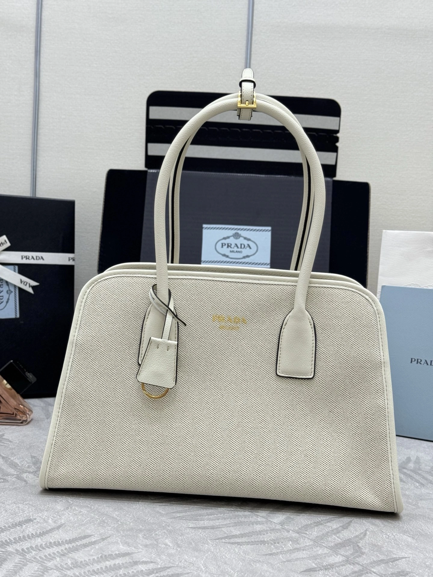 MOMO-- Pr141 1BG572_2HJA_F0N86 high quality version cowhide item:E-B000K0712