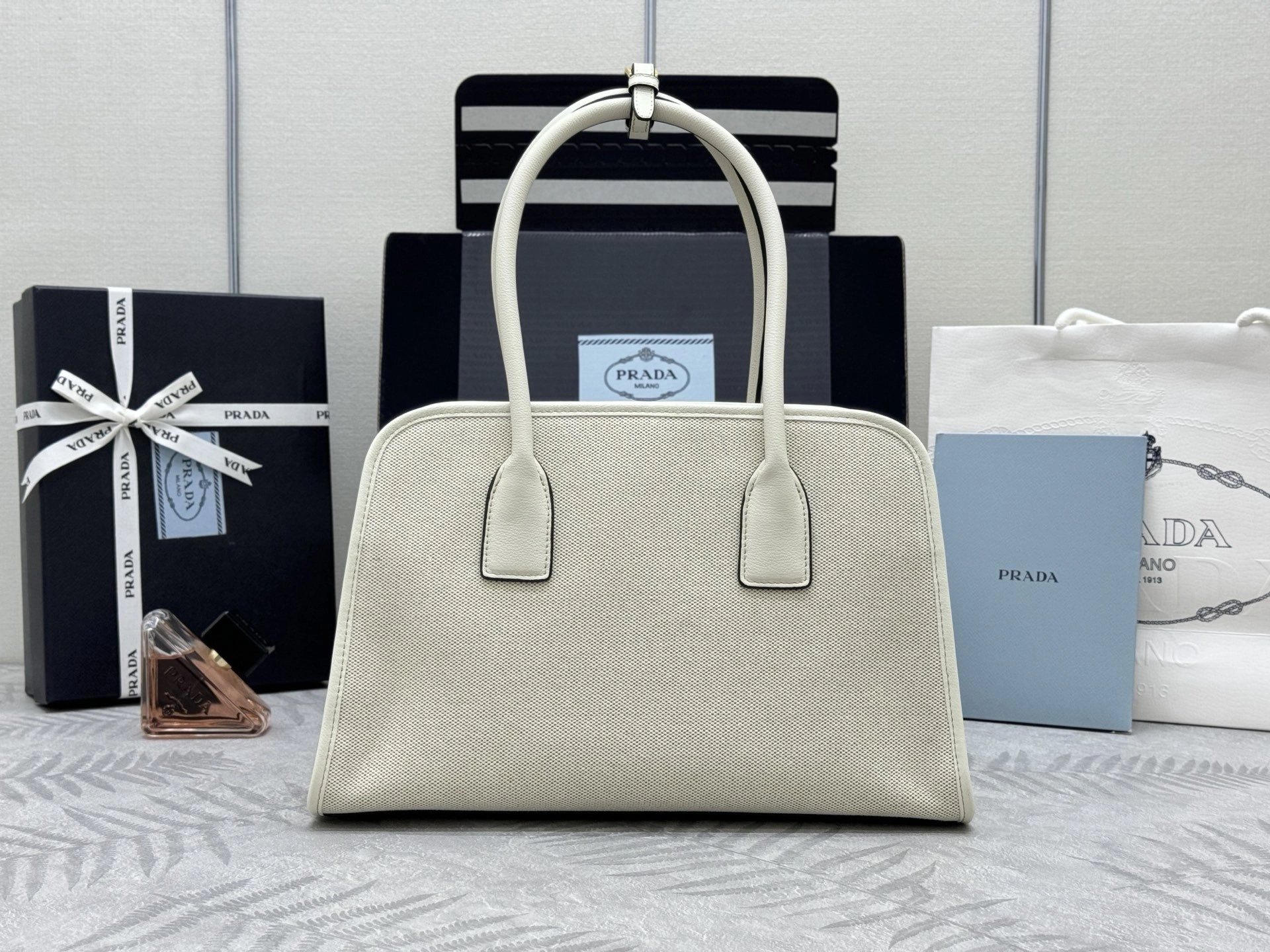 MOMO-- Pr141 1BG572_2HJA_F0N86 high quality version cowhide item:E-B000K0712
