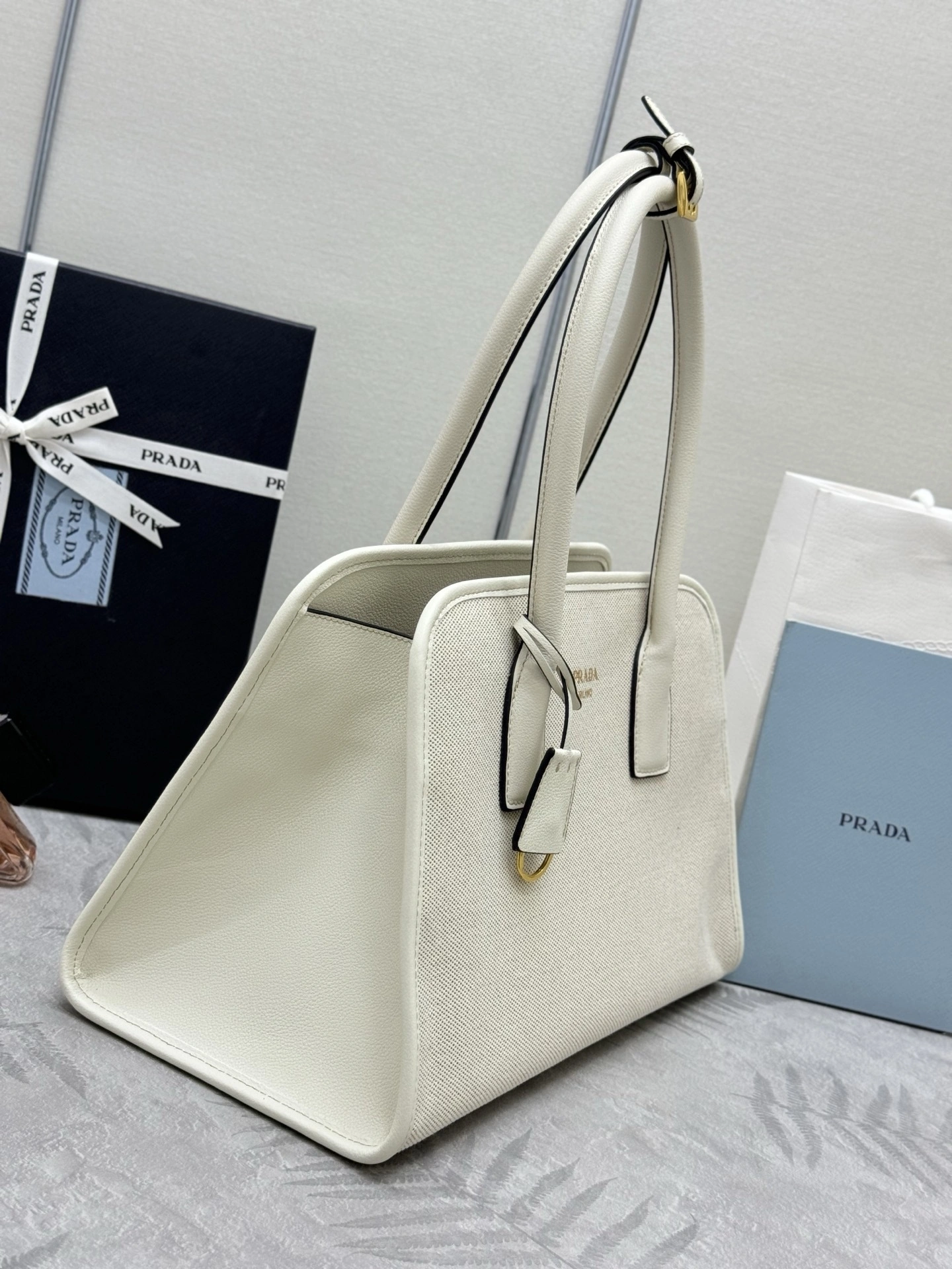 MOMO-- Pr141 1BG572_2HJA_F0N86 high quality version cowhide item:E-B000K0712