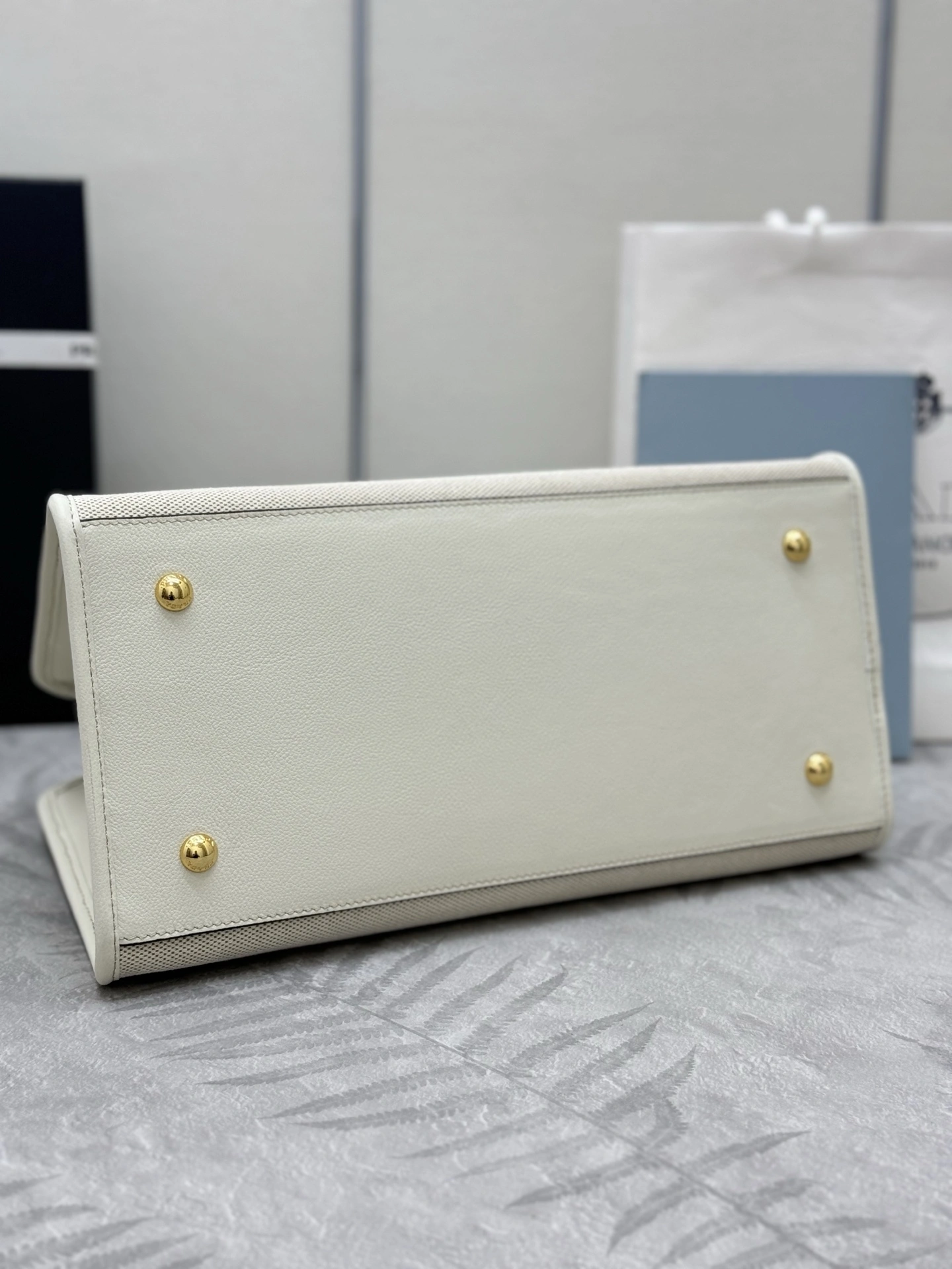 MOMO-- Pr141 1BG572_2HJA_F0N86 high quality version cowhide item:E-B000K0712