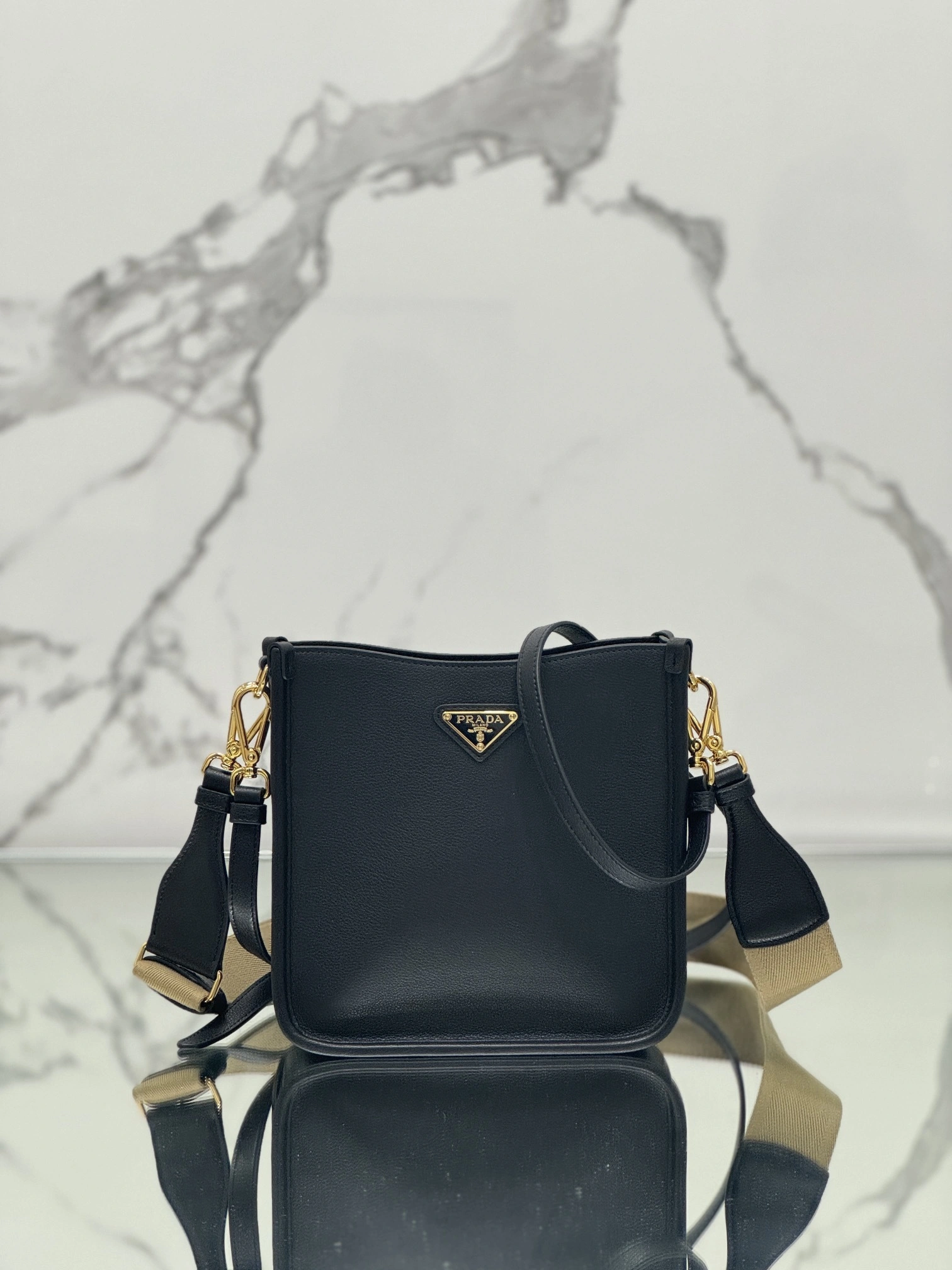 MOMO-- Pr141 1BH220_2CYS_F0ES7 high quality version Calfskin item:E-B177I1763