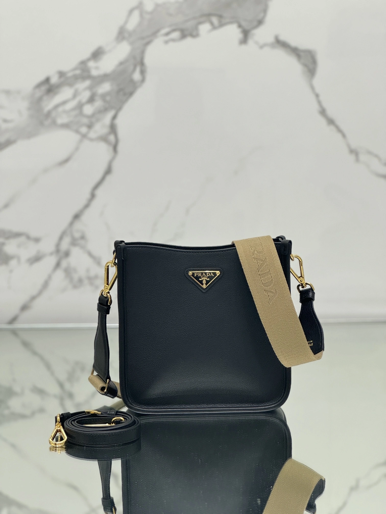 MOMO-- Pr141 1BH220_2CYS_F0ES7 high quality version Calfskin item:E-B177I1763