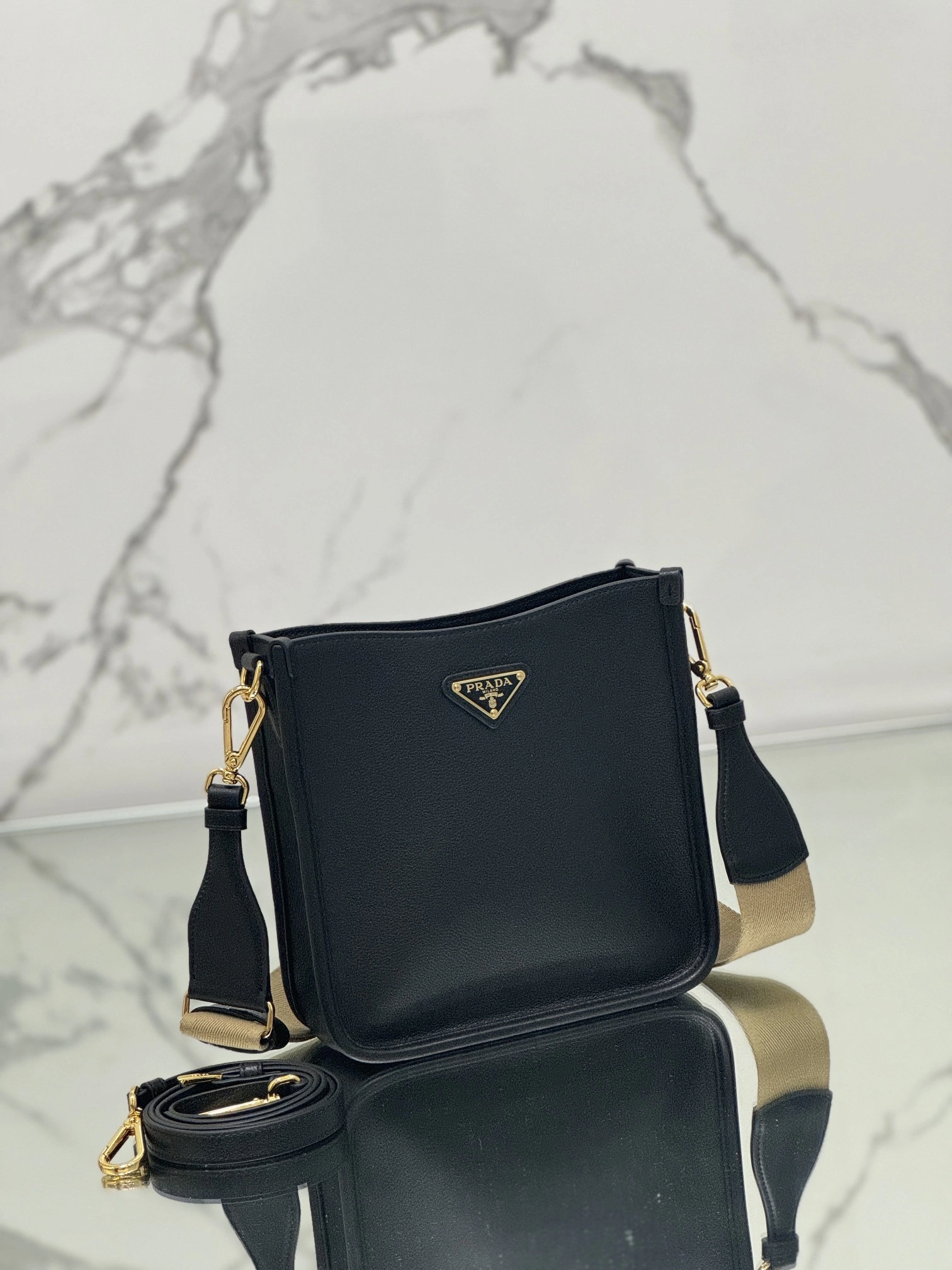 MOMO-- Pr141 1BH220_2CYS_F0ES7 high quality version Calfskin item:E-B177I1763