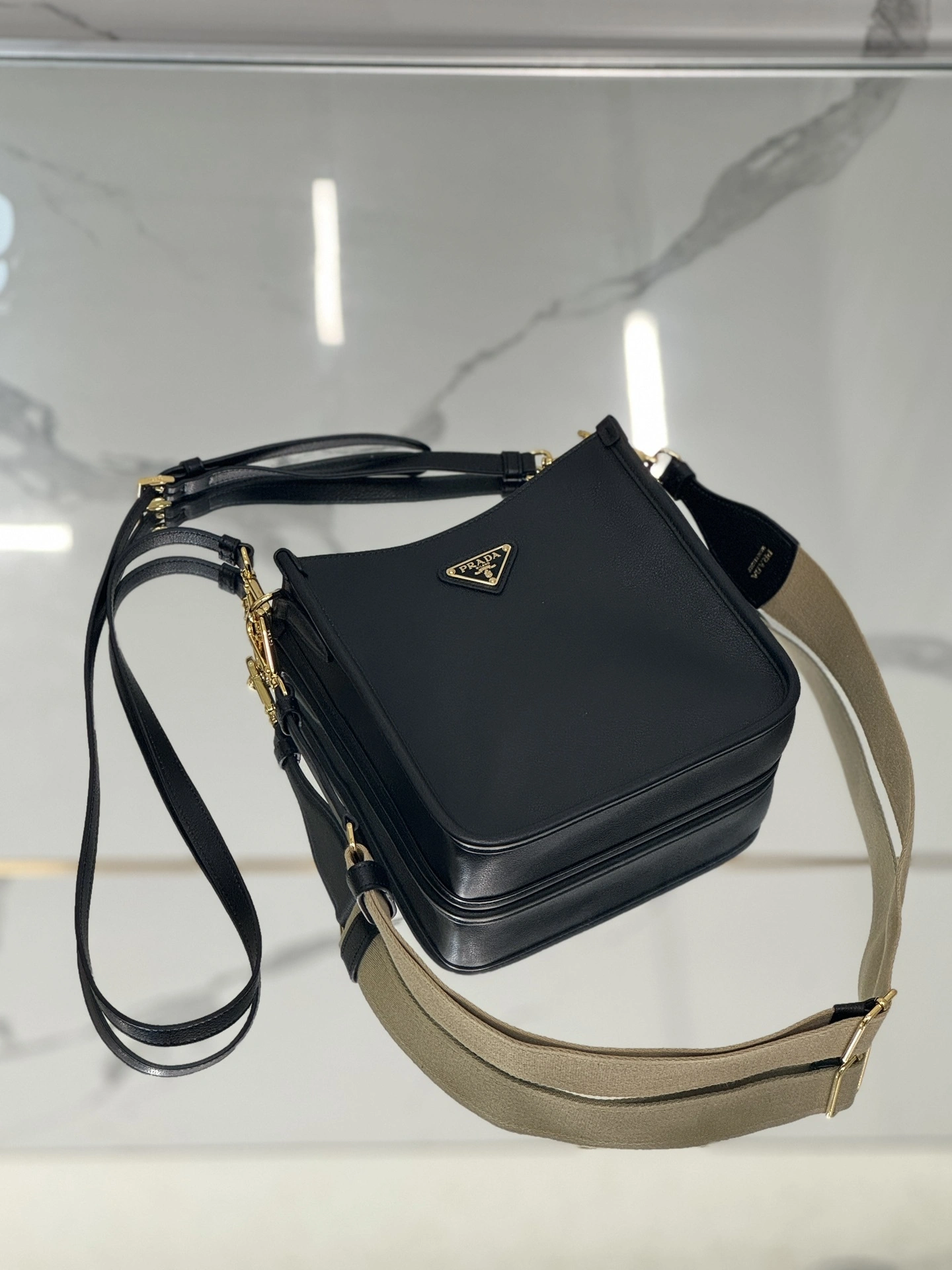 MOMO-- Pr141 1BH220_2CYS_F0ES7 high quality version Calfskin item:E-B177I1763