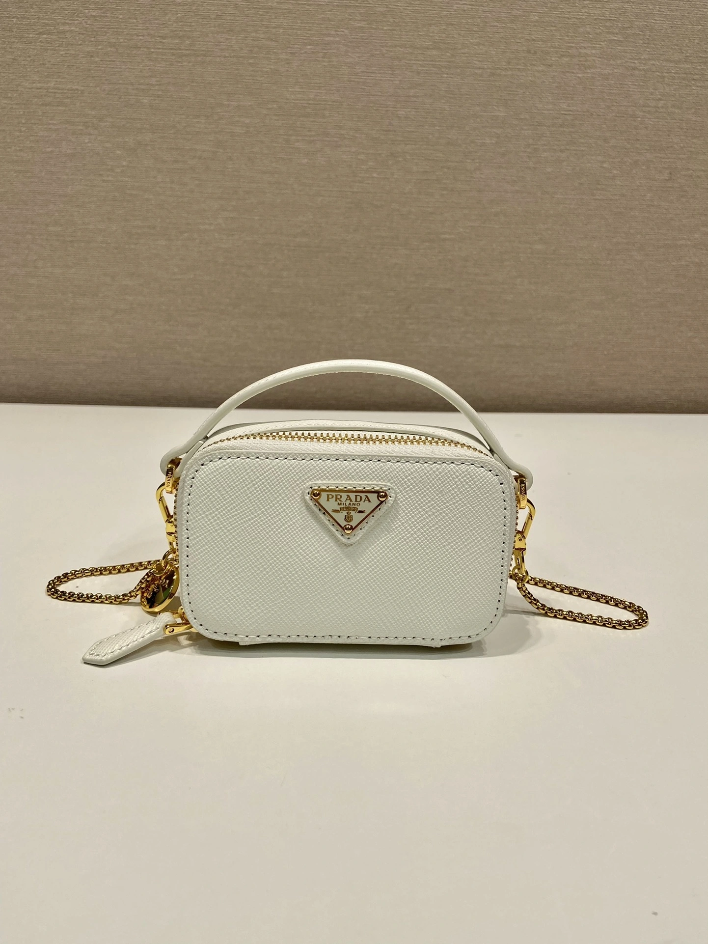 MOMO-- Pr141 1NR025_QHH_F0009 cowhide item:D-B000K1010