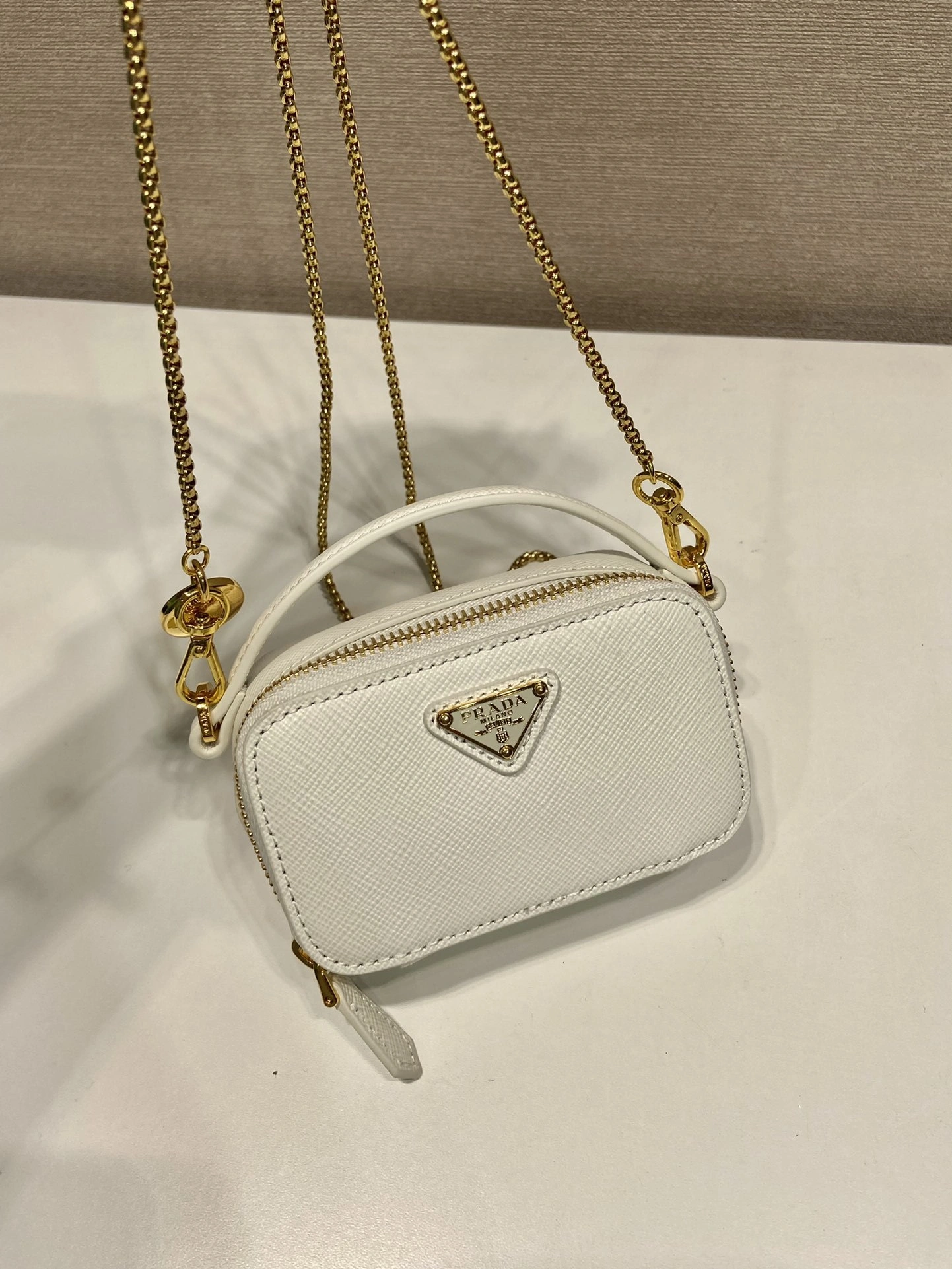 MOMO-- Pr141 1NR025_QHH_F0009 cowhide item:D-B000K1010