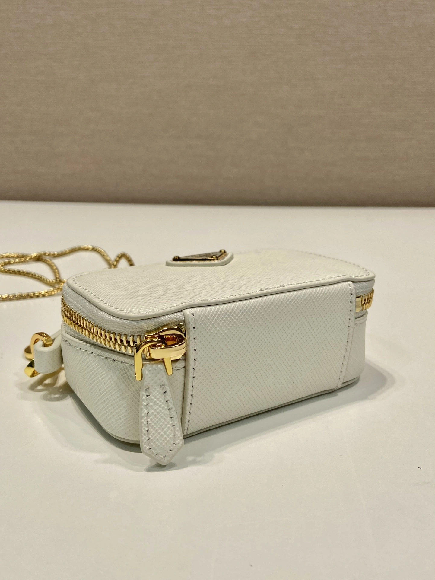 MOMO-- Pr141 1NR025_QHH_F0009 cowhide item:D-B000K1010