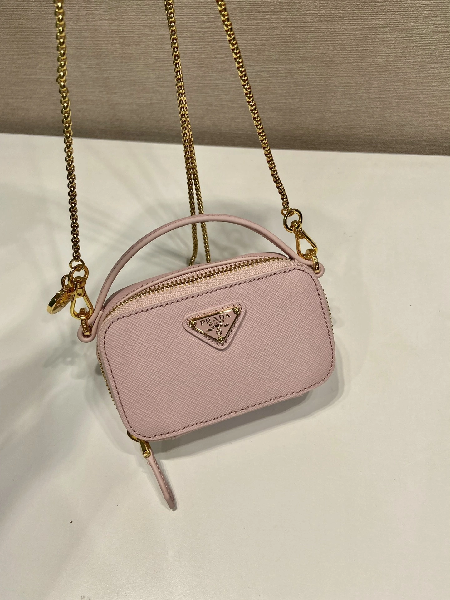 MOMO-- Pr141 1NR025_QHH_F0E18 cowhide item:D-B000K1011