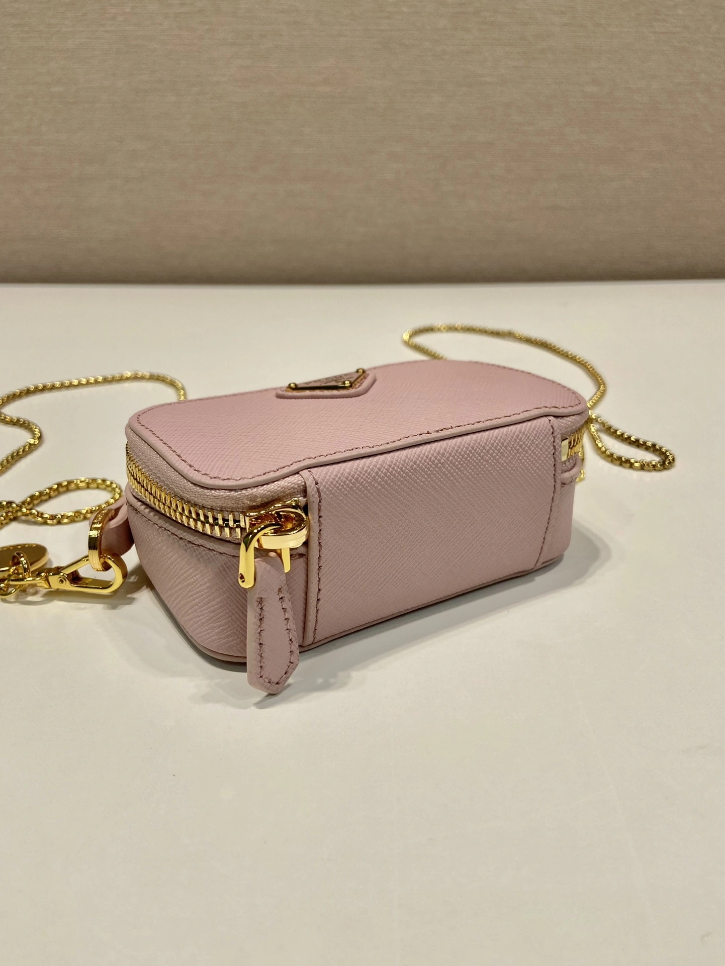 MOMO-- Pr141 1NR025_QHH_F0E18 cowhide item:D-B000K1011