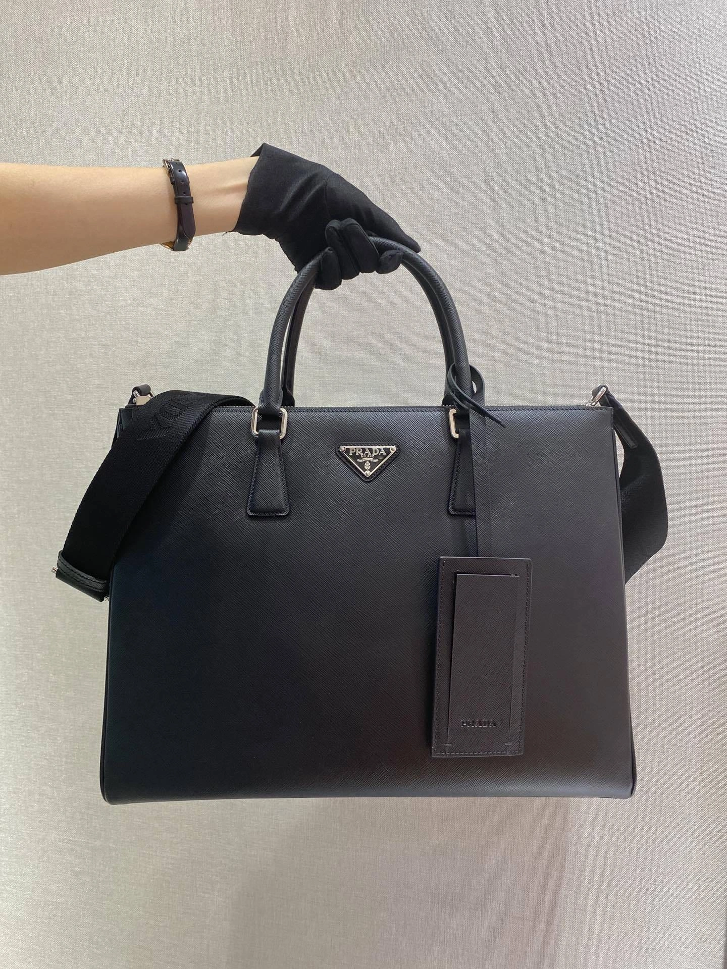 MOMO-- Pr141 2VG047-9Z2-F0002-V-OOO Calfskin item:D-B183G0390S