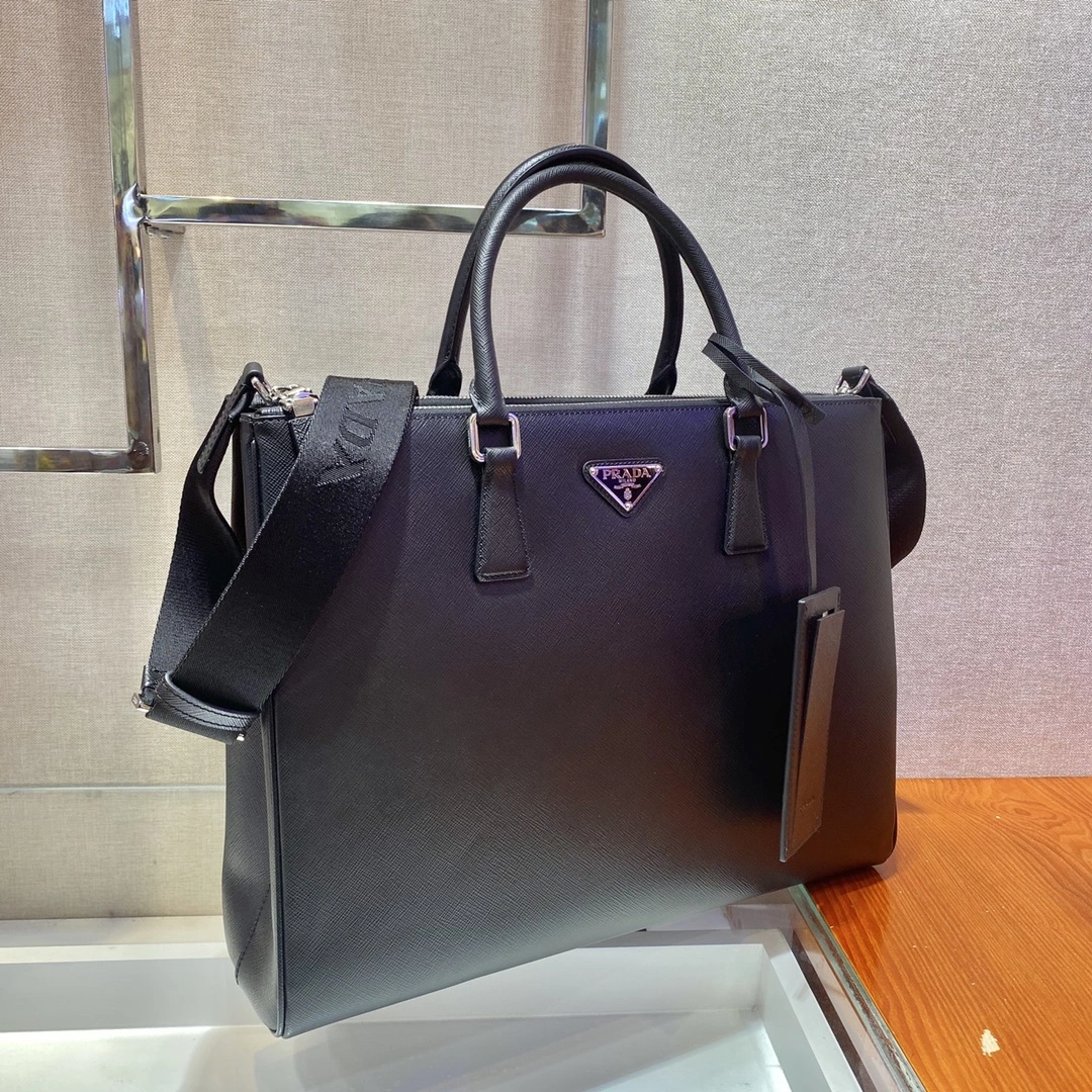 MOMO-- Pr141 2VG047-9Z2-F0002-V-OOO Calfskin item:D-B183G0390S