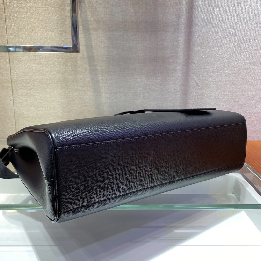 MOMO-- Pr141 2VG047-9Z2-F0002-V-OOO Calfskin item:D-B183G0390S
