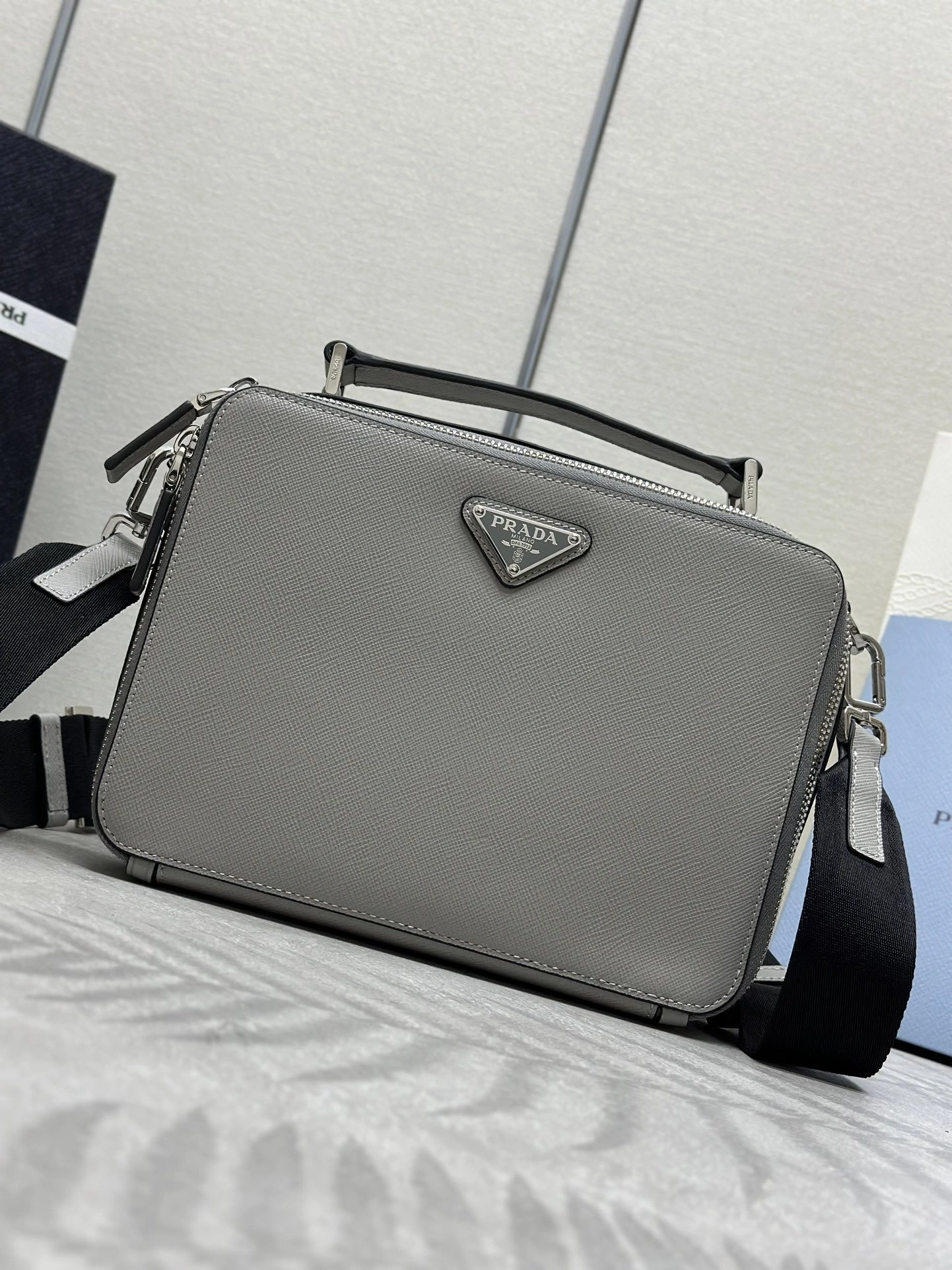 MOMO-- Pr141 2VH069-9Z2-F0K44-V-YMI Brique Saffiano item:D-B000G2071