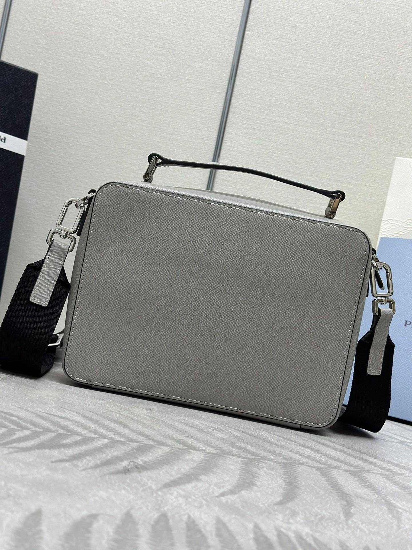 MOMO-- Pr141 2VH069-9Z2-F0K44-V-YMI Brique Saffiano item:D-B000G2071