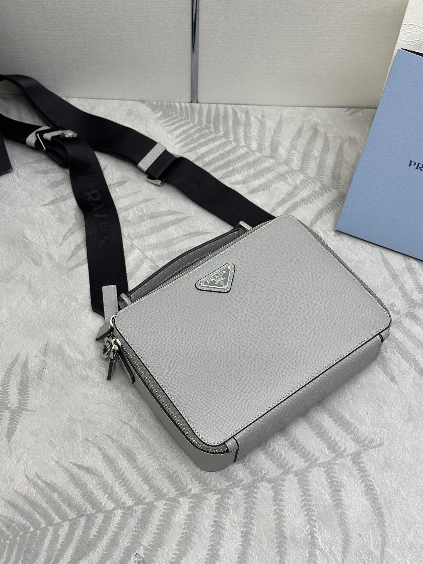 MOMO-- Pr141 2VH069-9Z2-F0K44-V-YMI Brique Saffiano item:D-B000G2071