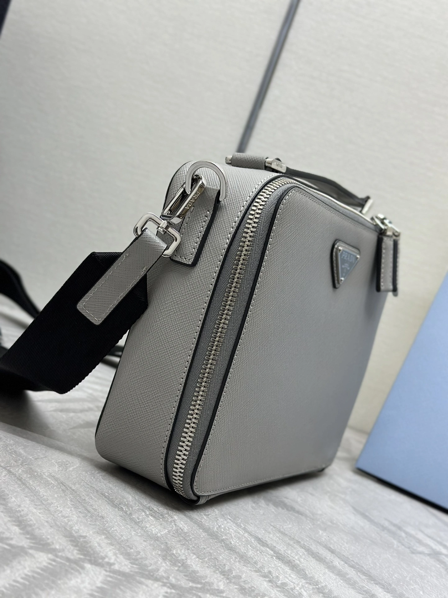 MOMO-- Pr141 2VH069-9Z2-F0K44-V-YMI Brique Saffiano item:D-B000G2071