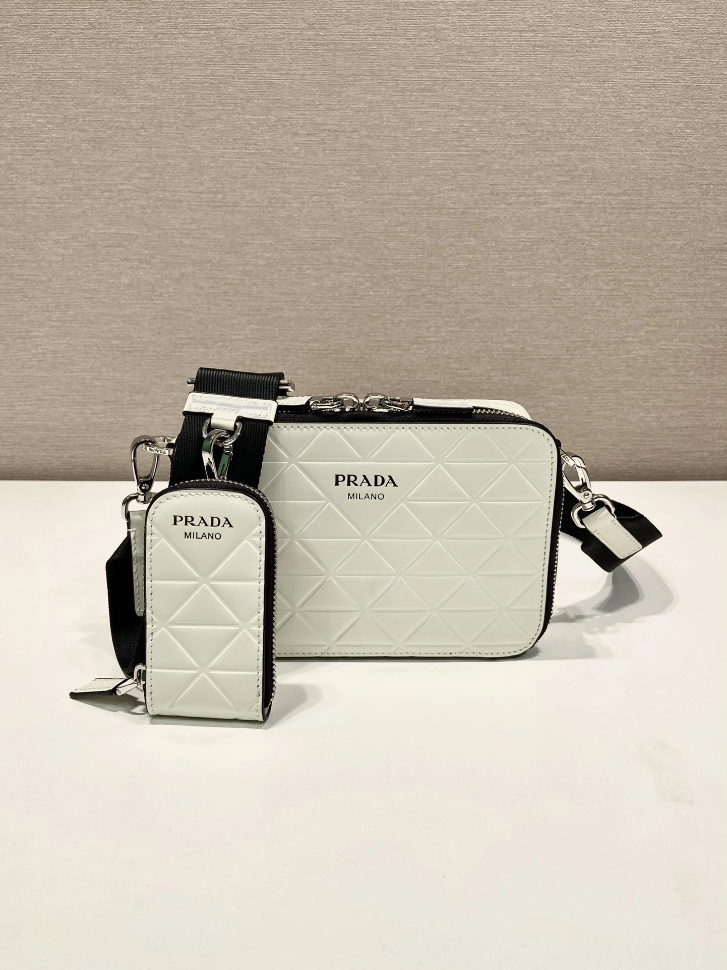 MOMO-- Pr141 2VH070_ZO6_F0009_V_ZMT high quality version Brique item:D-B000K2004