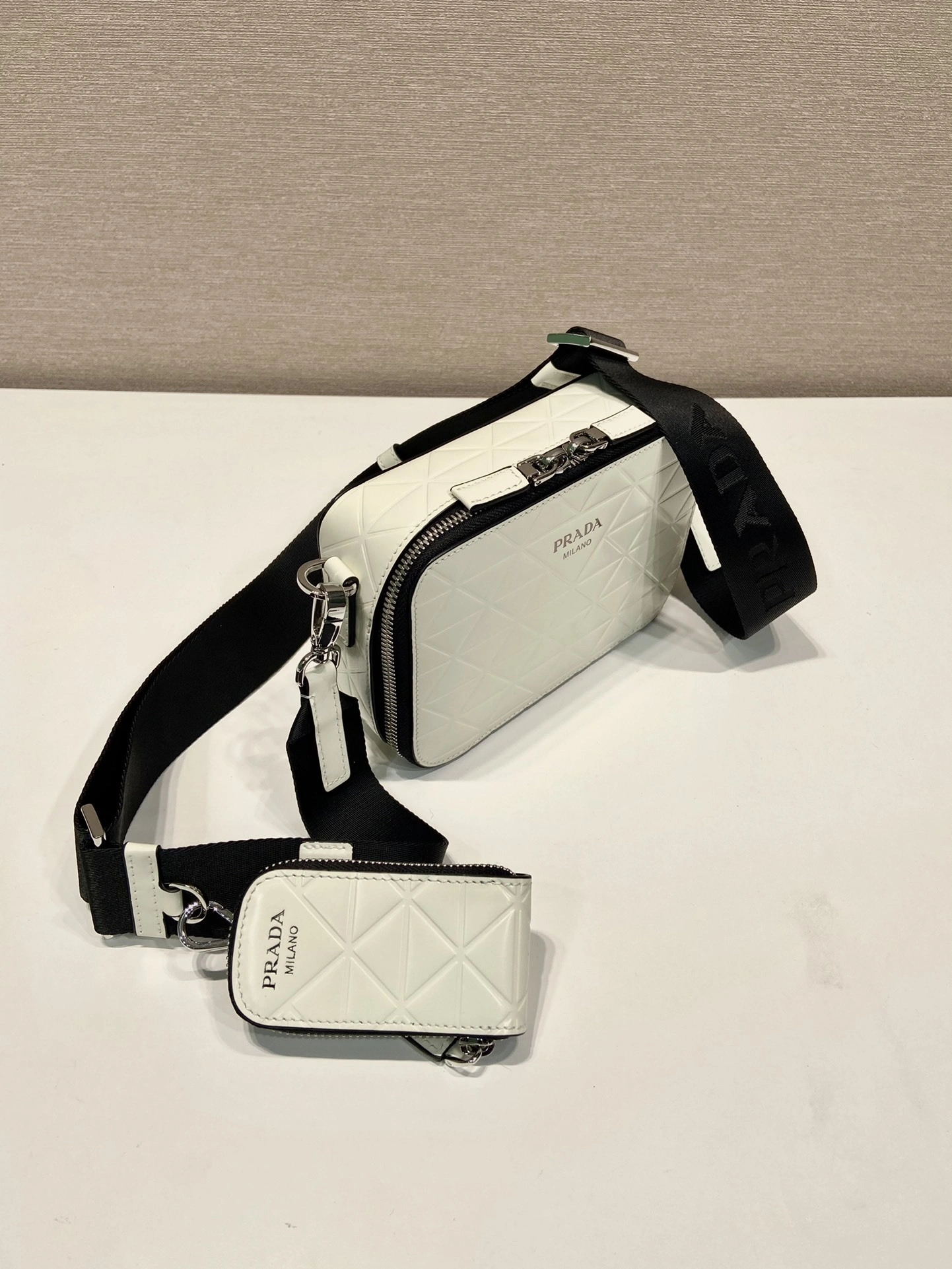 MOMO-- Pr141 2VH070_ZO6_F0009_V_ZMT high quality version Brique item:D-B000K2004