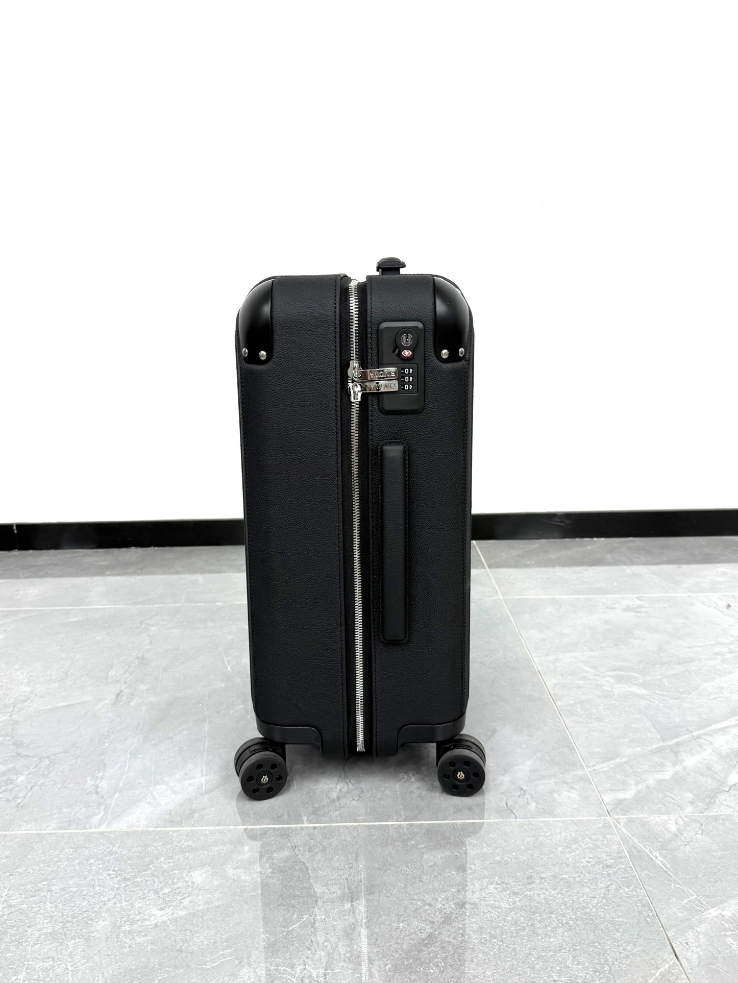 MOMO-- Ri7ow1 80153474 high quality version Distinct item:E-B000J2333H