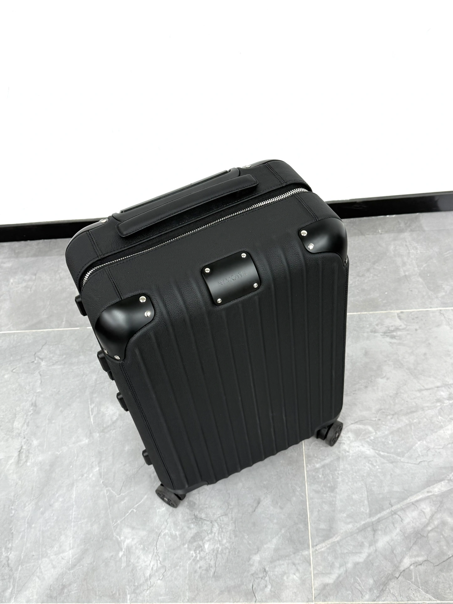MOMO-- Ri7ow1 80153474 high quality version Distinct item:E-B000J2333H