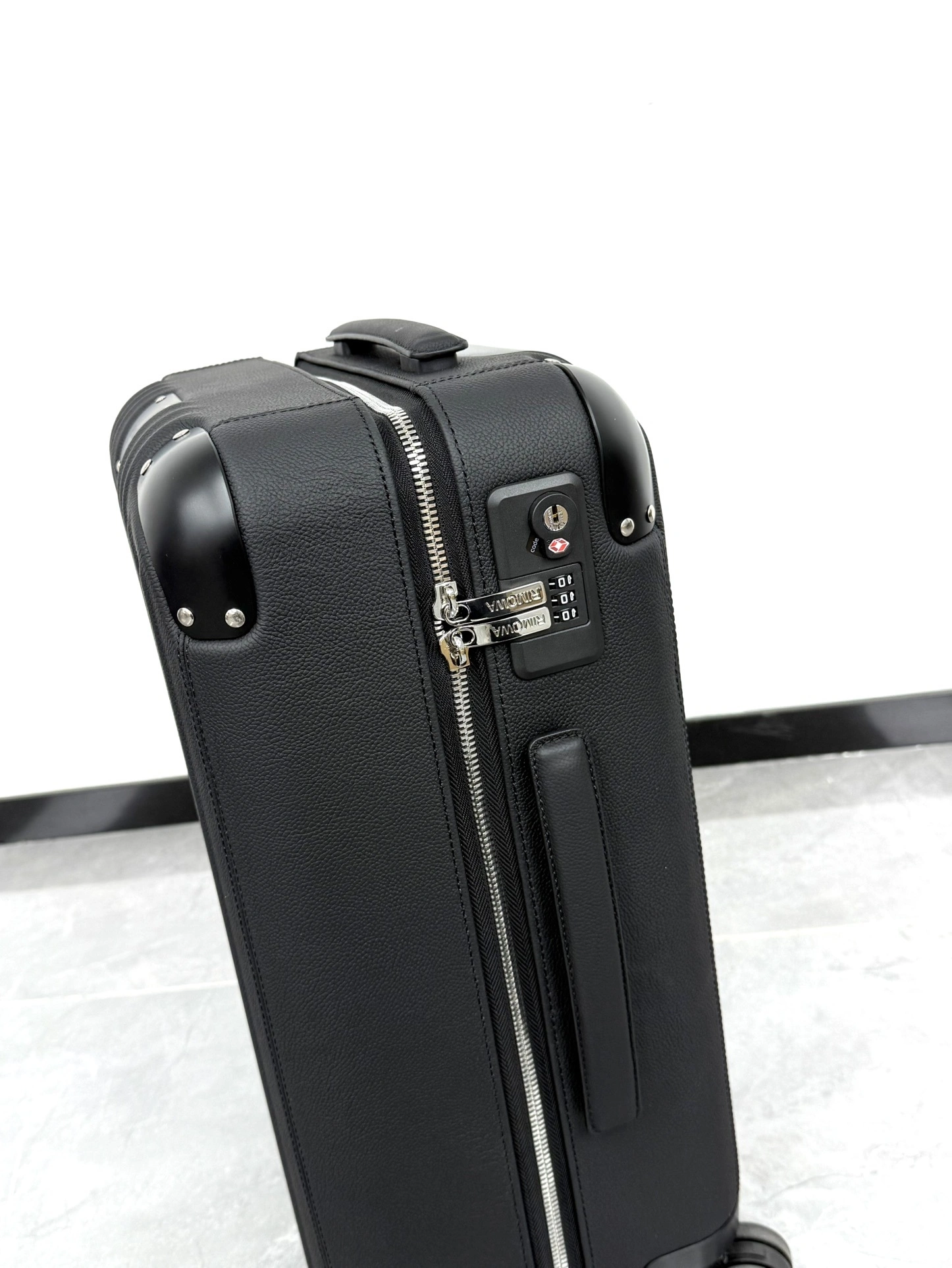 MOMO-- Ri7ow1 80153474 high quality version Distinct item:E-B000J2333H