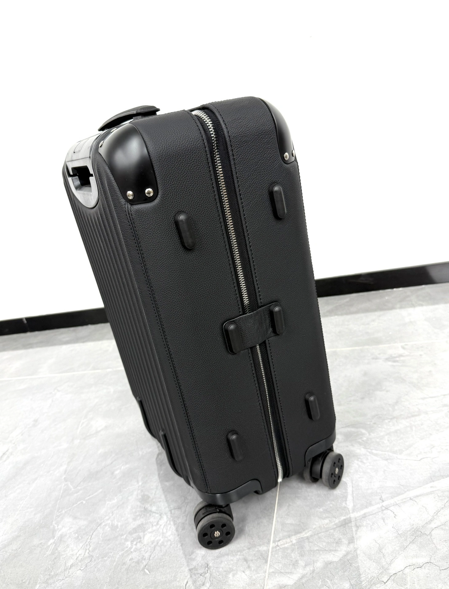 MOMO-- Ri7ow1 80153474 high quality version Distinct item:E-B000J2333H