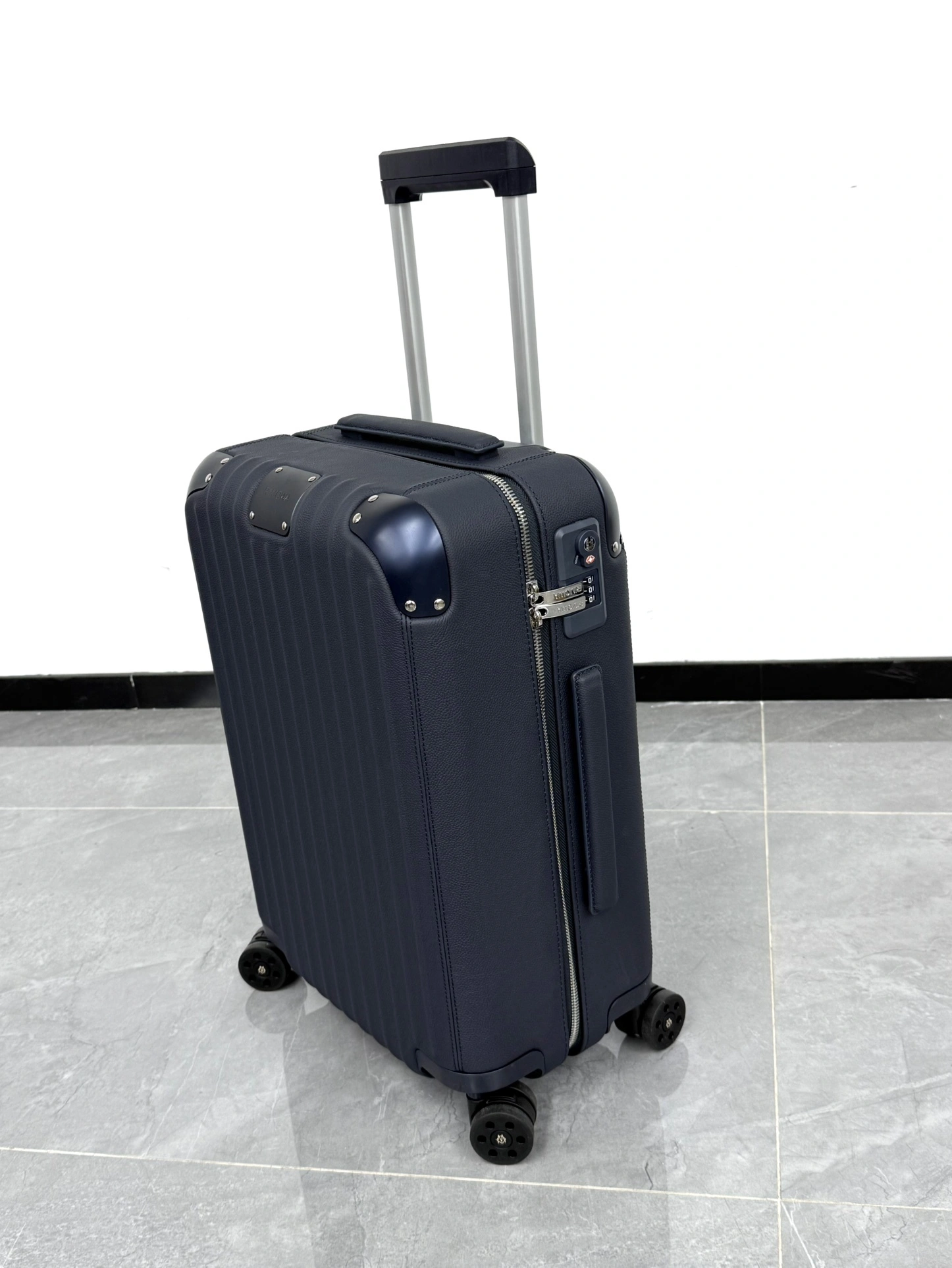 MOMO-- Ri7ow1 80153481 high quality version Distinct item:E-B000J2332H