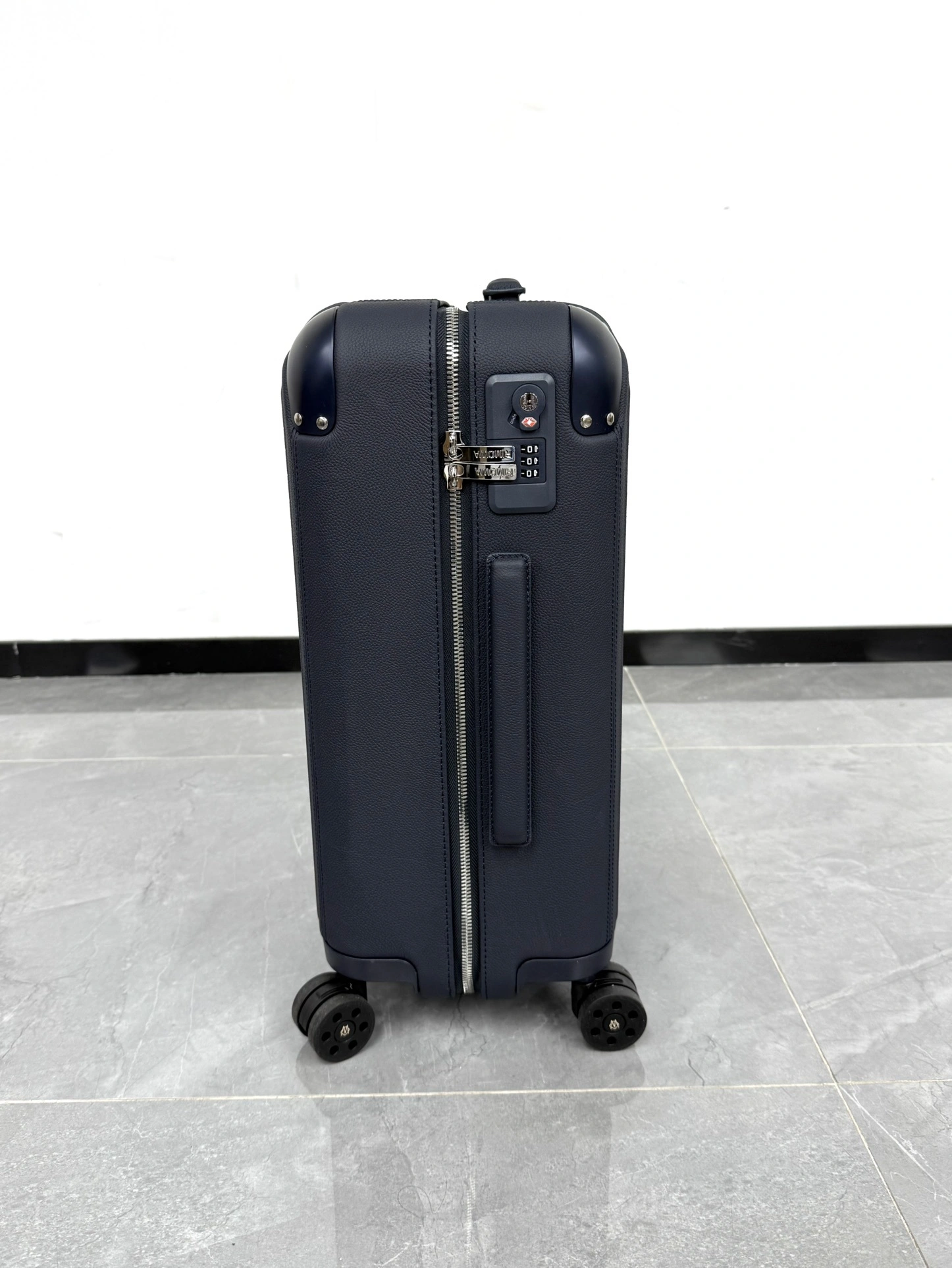MOMO-- Ri7ow1 80153481 high quality version Distinct item:E-B000J2332H