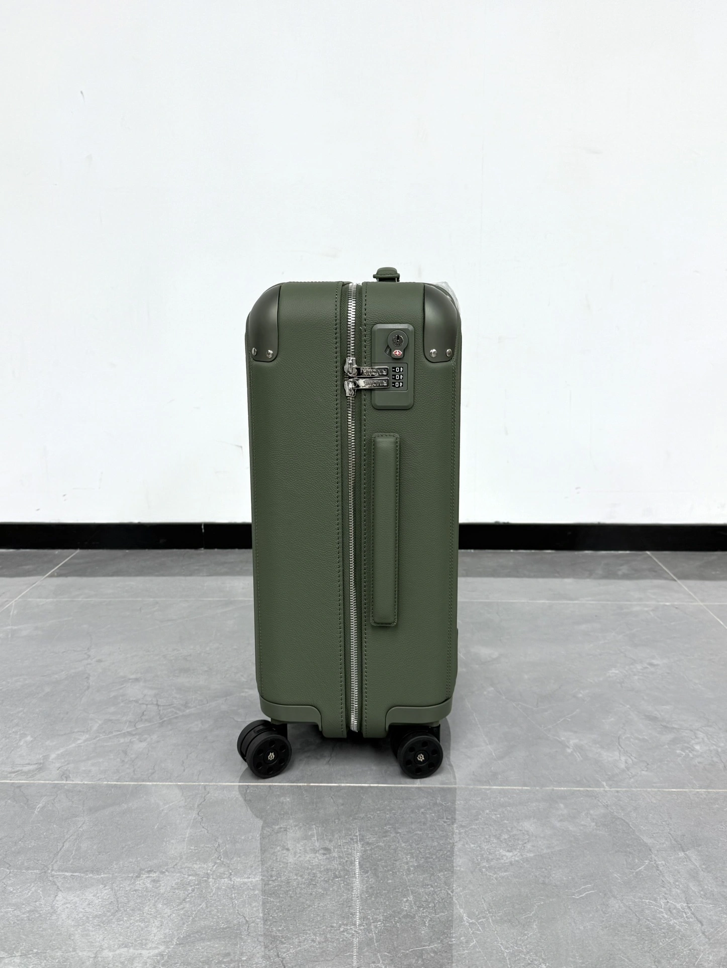 MOMO-- Ri7ow1 80153494 high quality version item:E-B000J2331H