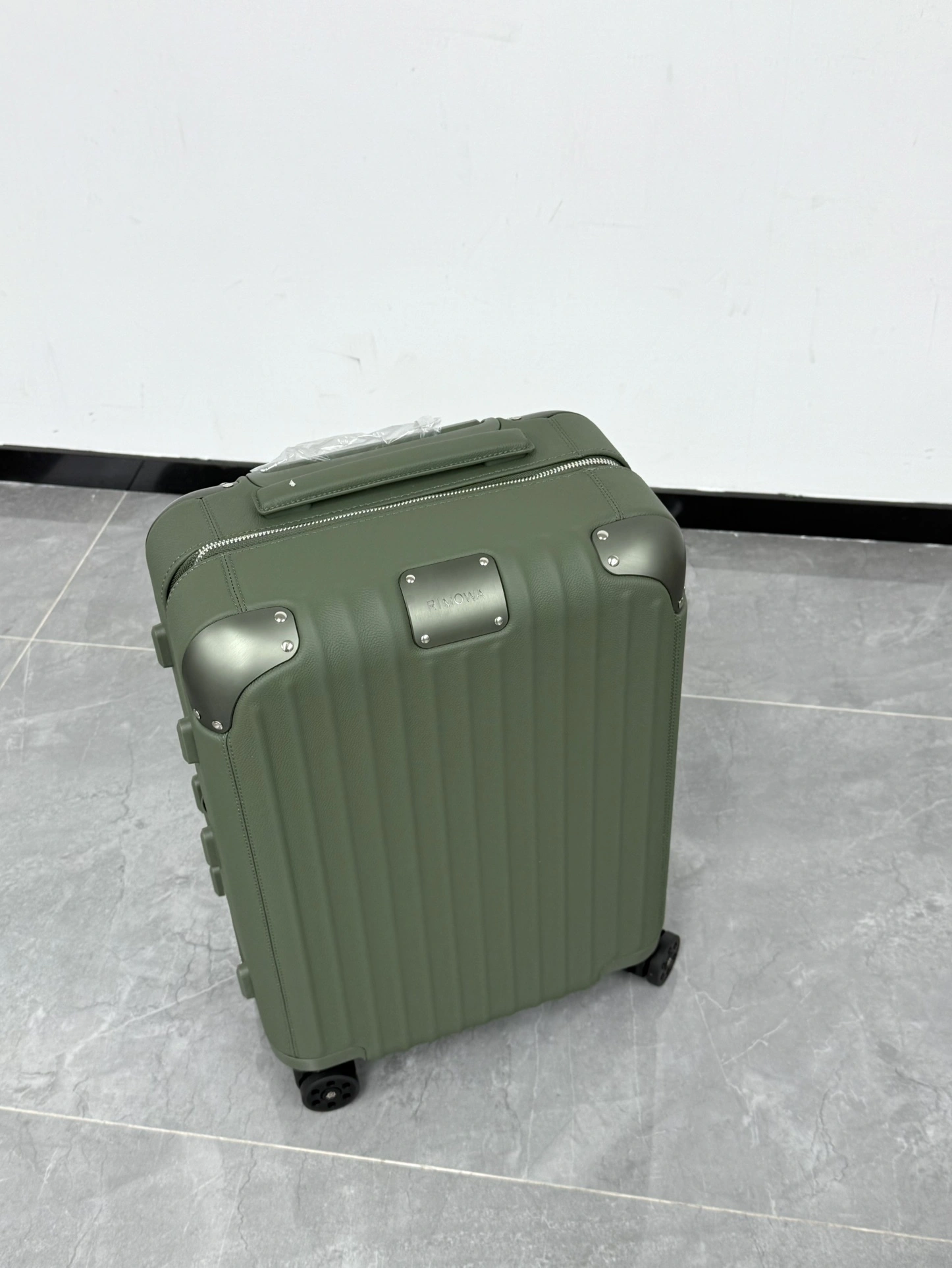 MOMO-- Ri7ow1 80153494 high quality version item:E-B000J2331H
